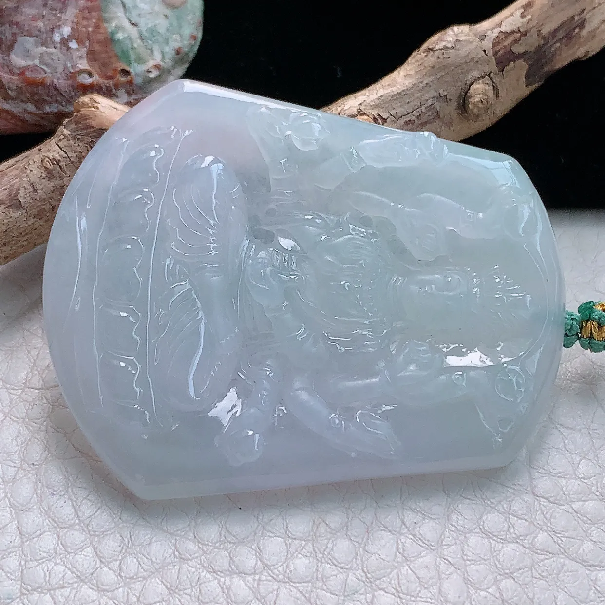 yn实拍56*45.5*5.8天然翡翠a货千手观音吊坠冰透精雕守护神玉坠