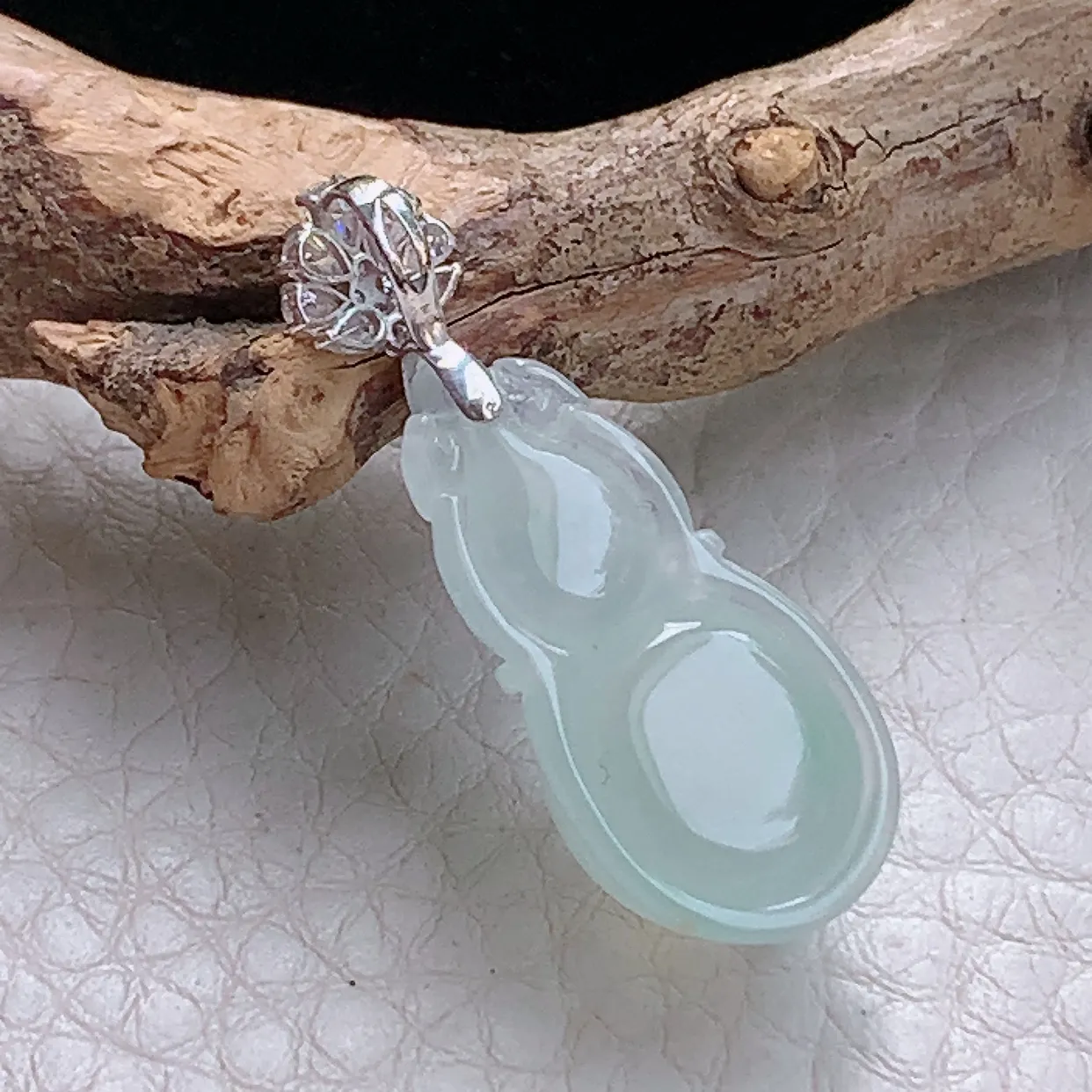 gp 实拍31*11.3*9.5缅甸天然翡翠冰种葫芦小吊坠白冰福禄镶金精品玉坠