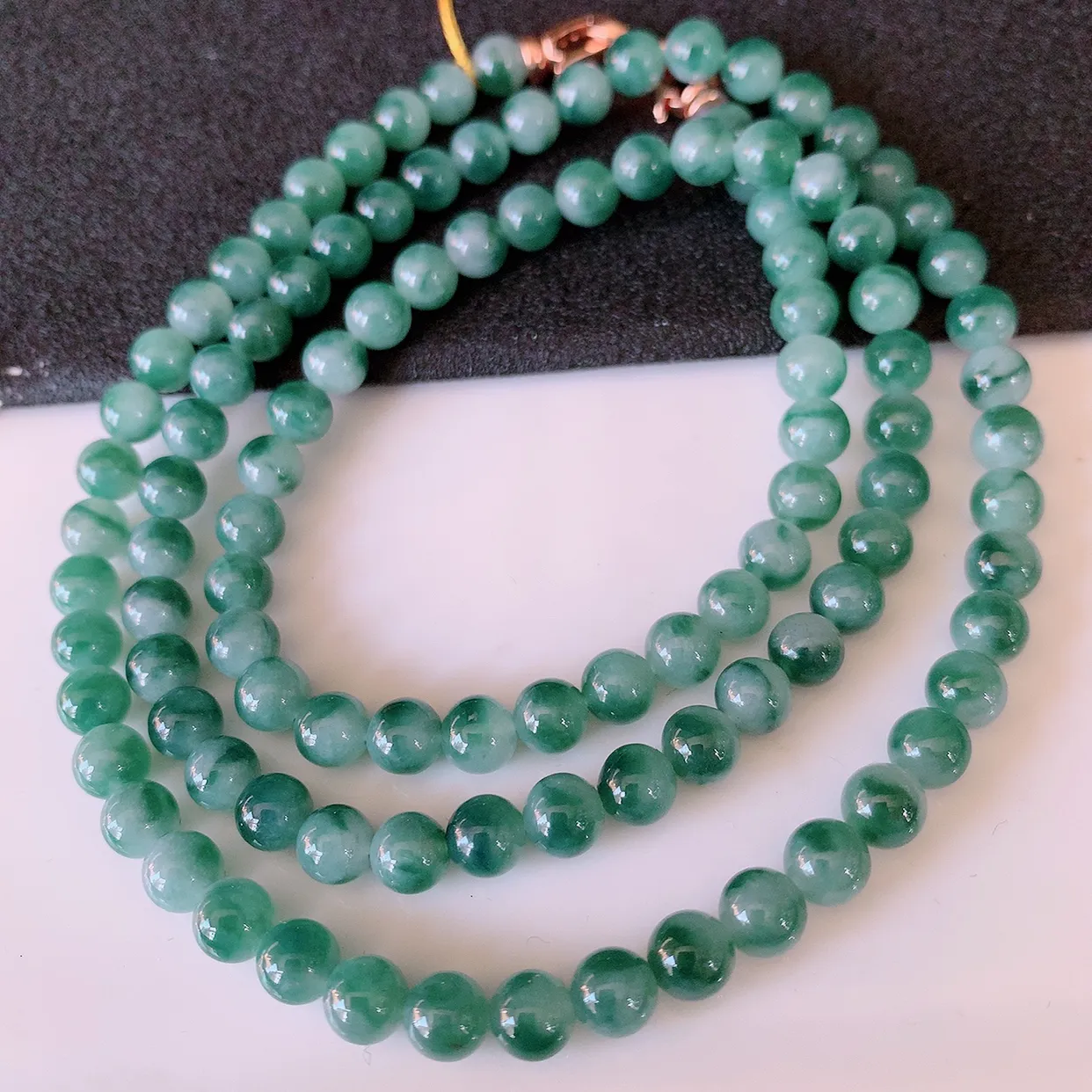 自然光实拍，冰飘花翡翠圆珠项链  翡翠珠链 （装饰扣）玉质细腻  冰清玉润  颜色漂亮  #001.1取一尺寸5.8mm