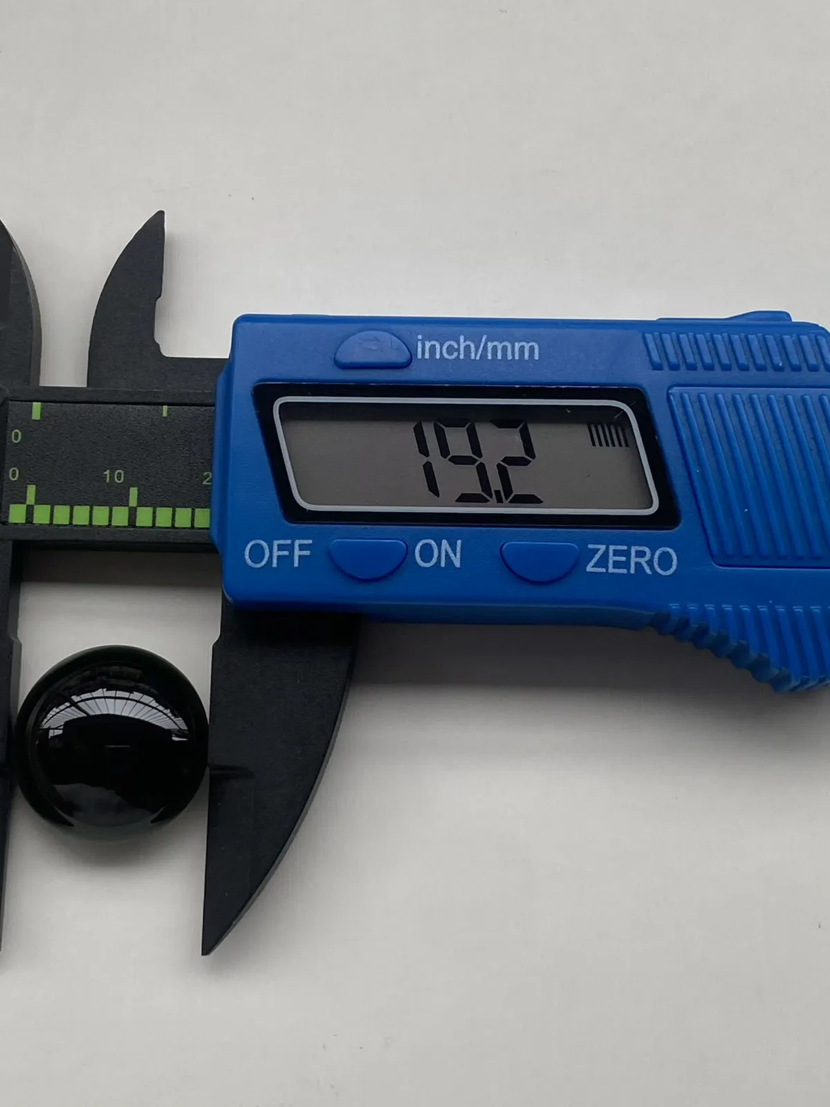 墨翠【鸽子蛋】细腻干净，黑度好、性价比高，雕工精湛，打灯透绿‘