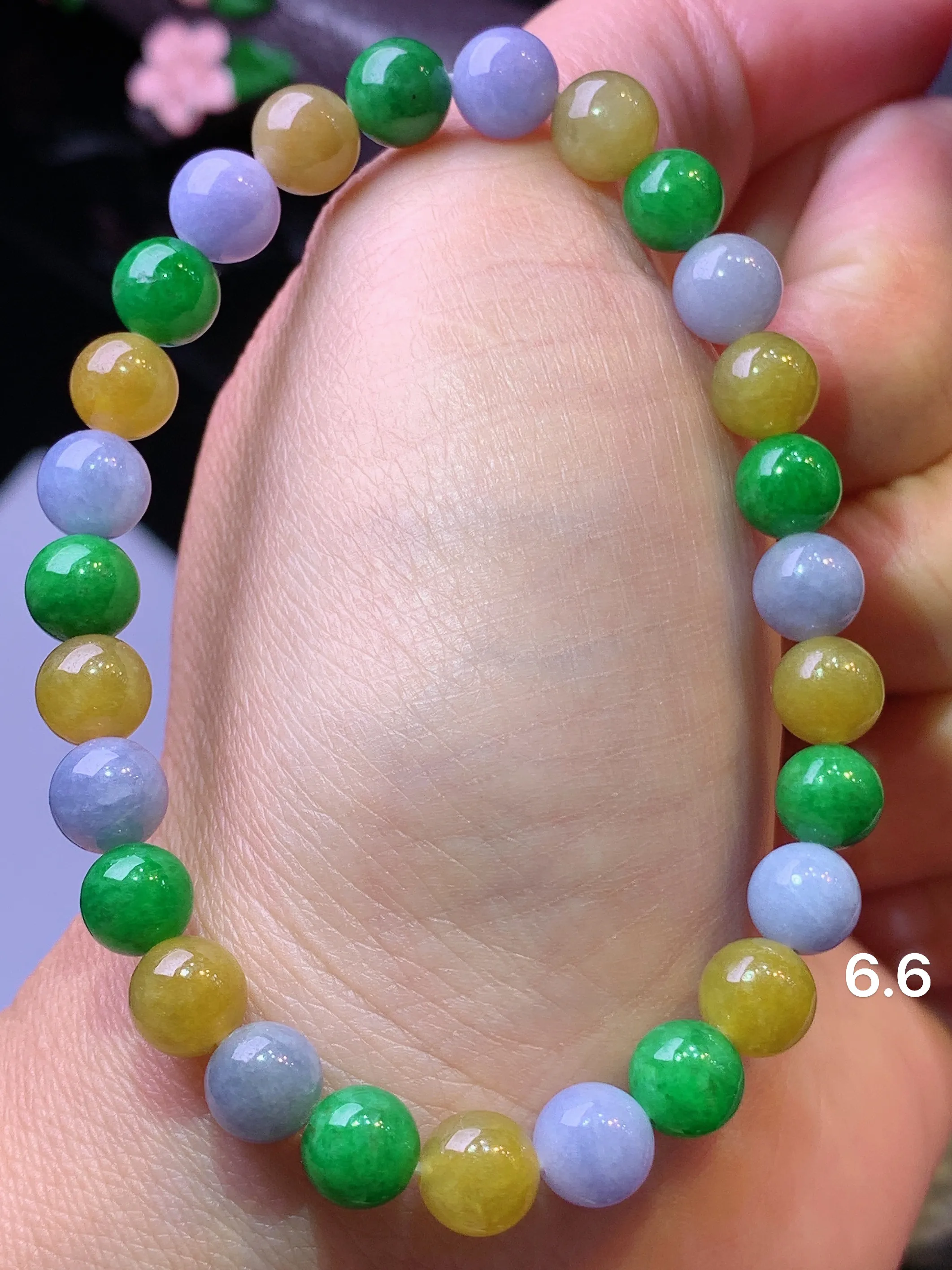 三色圆珠手链 玉质细腻 水润亮眼 色泽艳丽 整体尺寸6.6