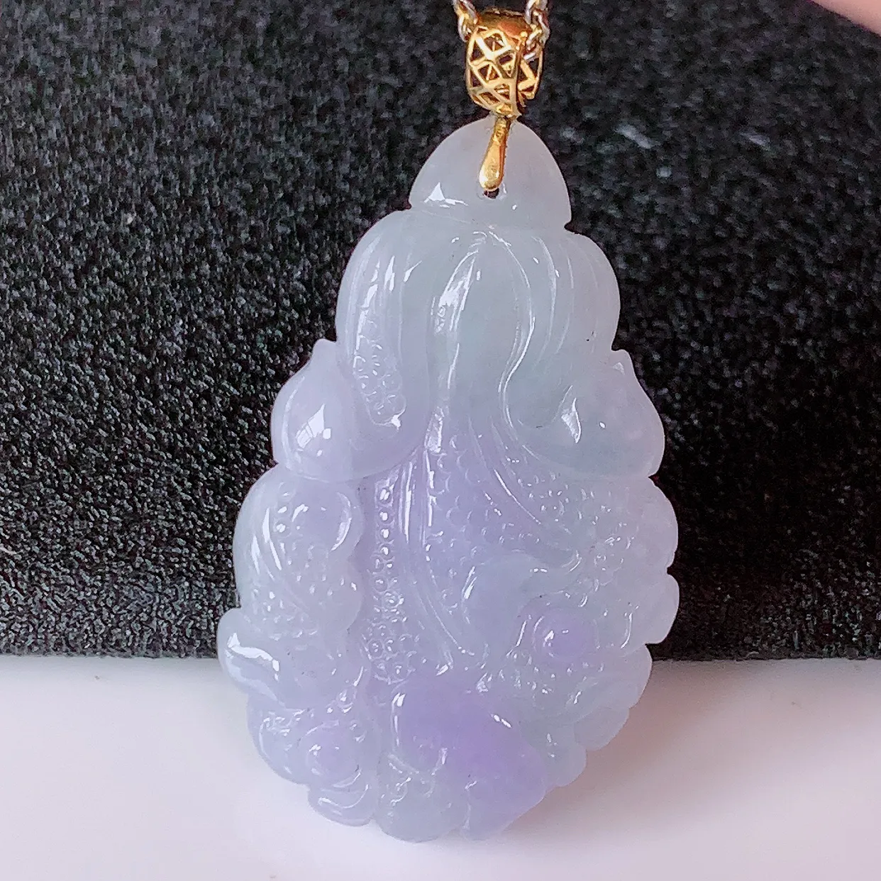 18K金镶嵌冰紫罗兰翡翠招百财白菜吊坠，百财聚来，财源滚滚，色泽鲜艳，精工水润的白菜，性价比高！#1