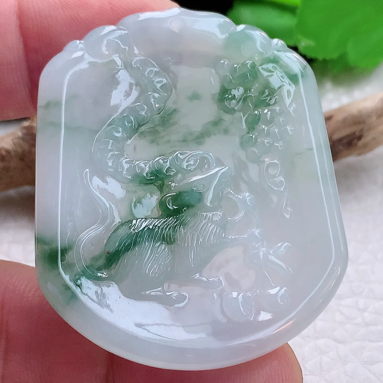 kh实拍51*42.6*4.5天然翡翠a货精雕飘花招财鼠玉吊坠生肖鼠玉坠