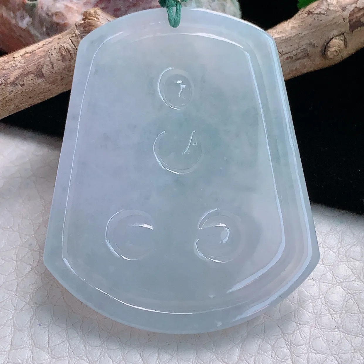 yn实拍56*45.5*5.8天然翡翠a货千手观音吊坠冰透精雕守护神玉坠