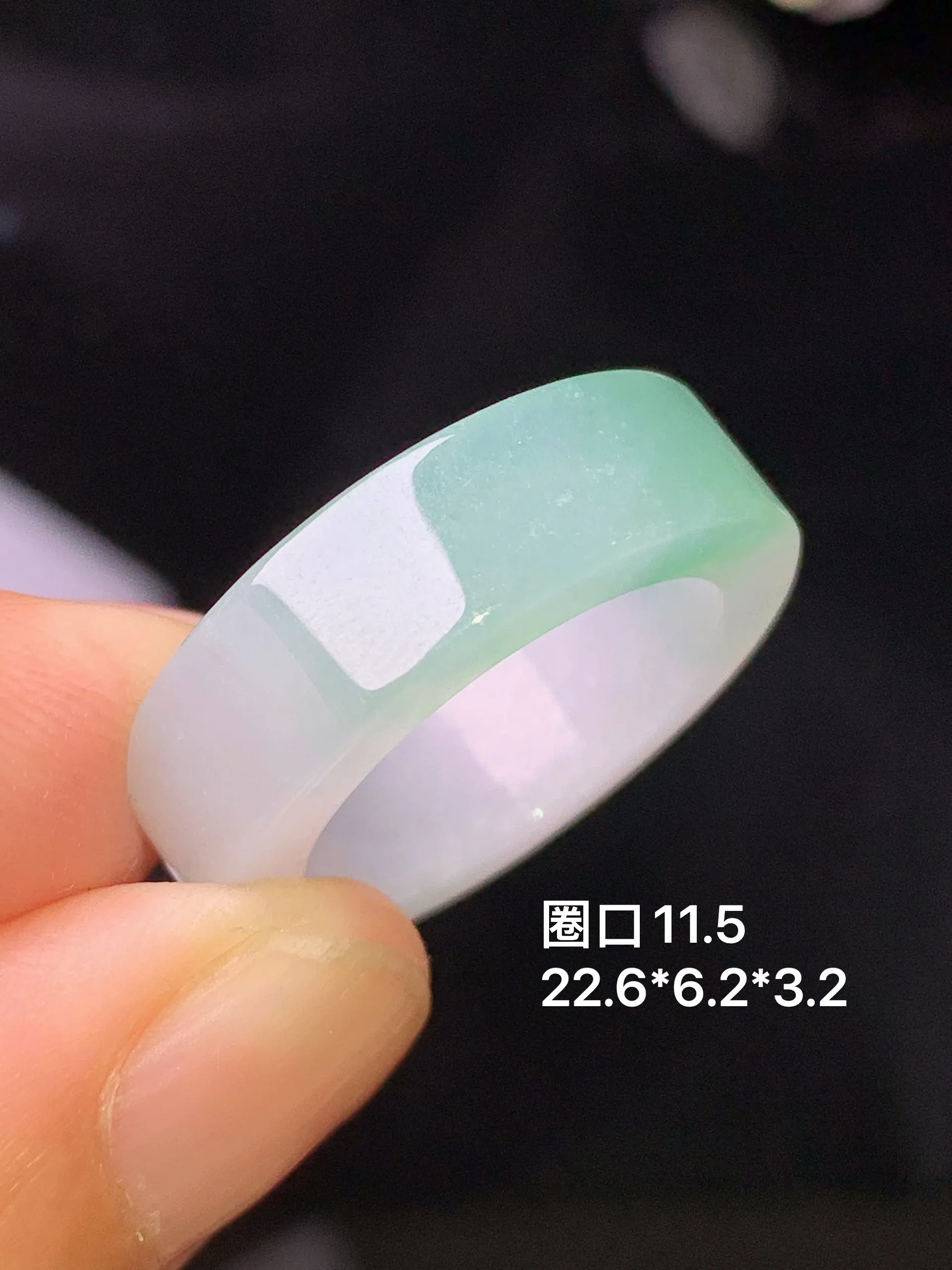 飘绿指环 玉质细腻 水润亮眼 色泽艳丽 圈口11.5 整体尺寸22.6*6.2*3.2