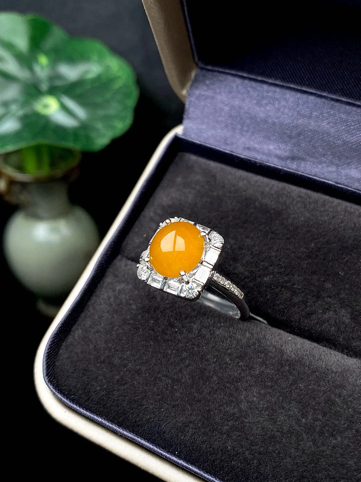 【冰种黄蛋戒指】种水上乘，晶莹剔透，纯净通透，18k金钻精美镶嵌，裸石尺寸8.8*7.8*4.1毫米