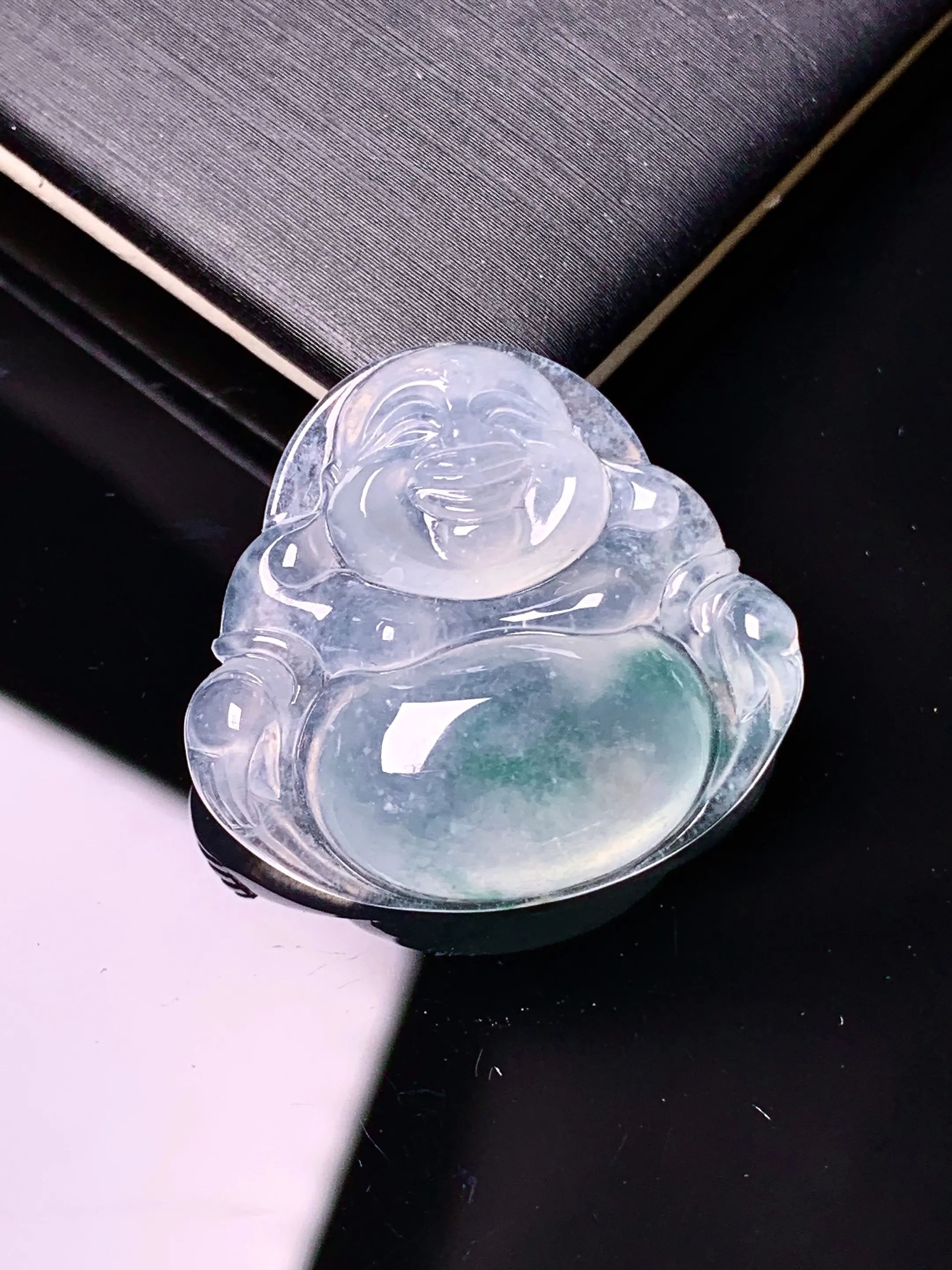 冰种佛公吊坠 玉质细腻 水润亮眼 色泽艳丽 整体尺寸24.3*26.5*6