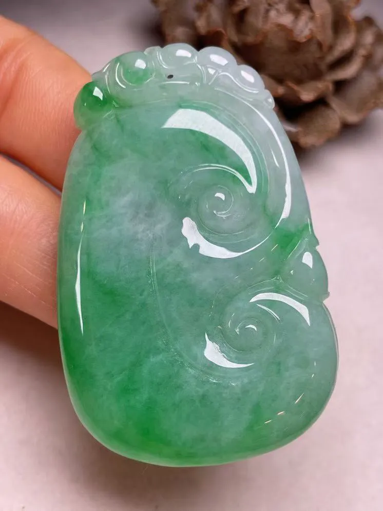 冰糯种飘绿【如意】吊坠，种水好，玉质细腻 ，卖相好.