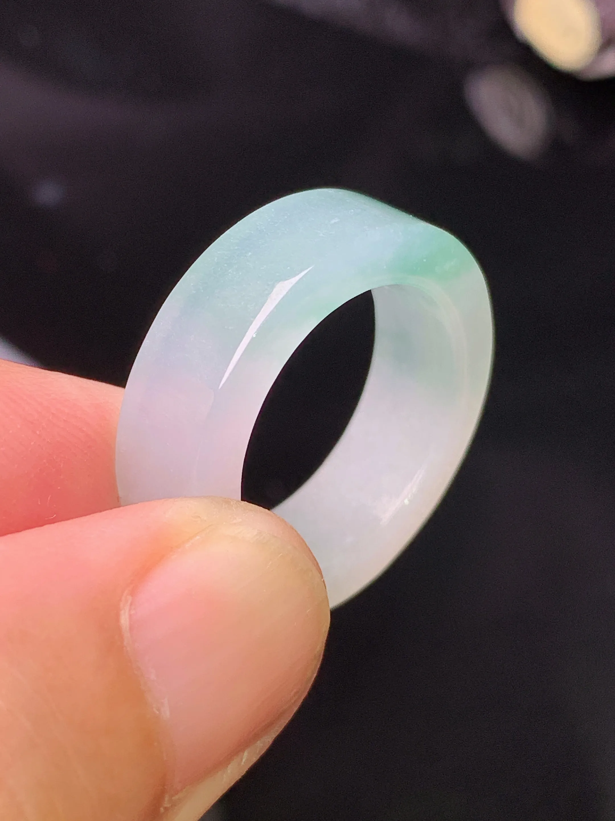 飘绿指环 玉质细腻 水润亮眼 色泽艳丽 圈口11.5 整体尺寸22.6*6.2*3.2