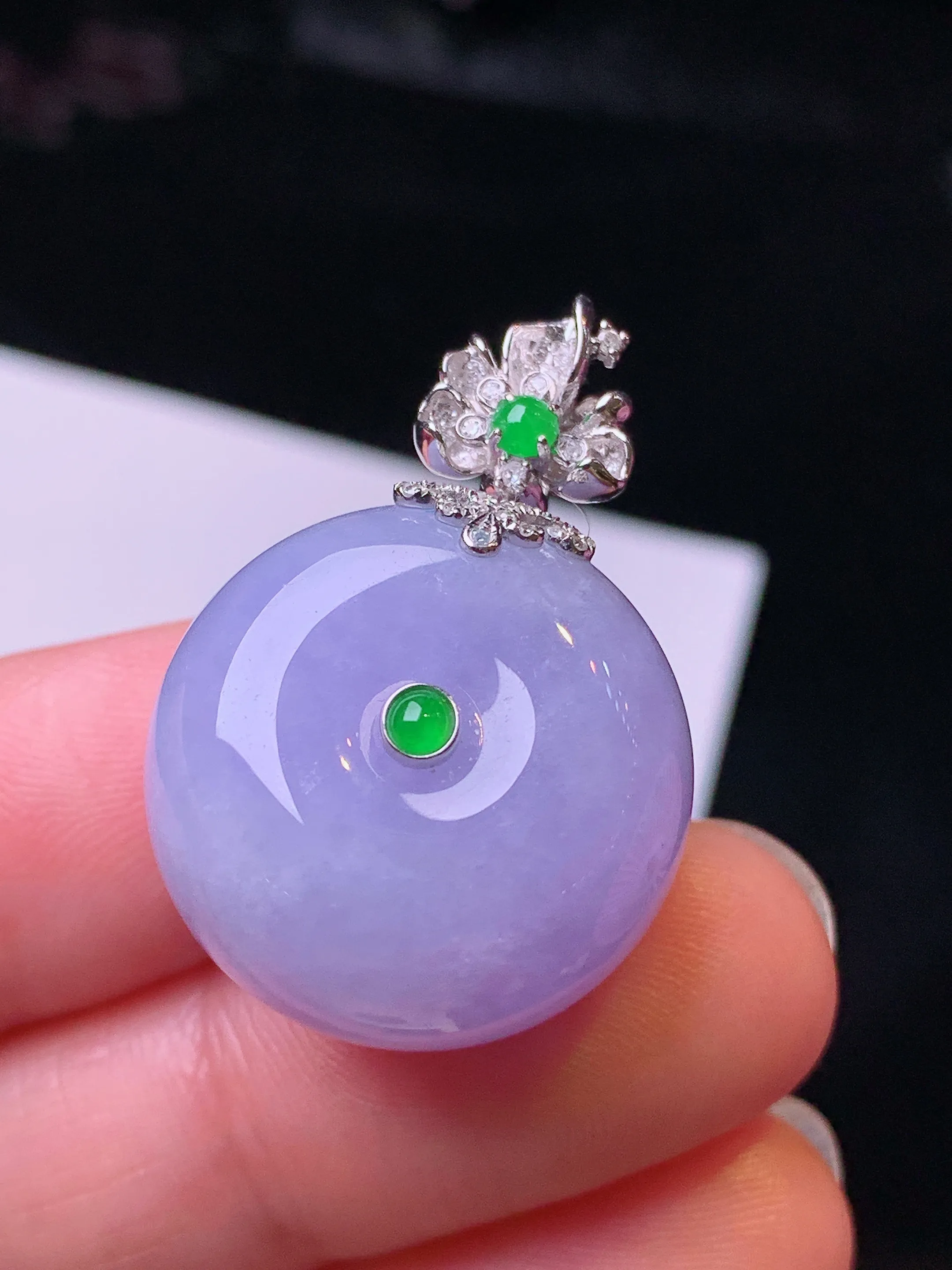18k金钻镶嵌紫罗兰平安扣吊坠 玉质细腻 水润亮眼 色泽艳丽 整体尺寸29.3*20.2*12.8