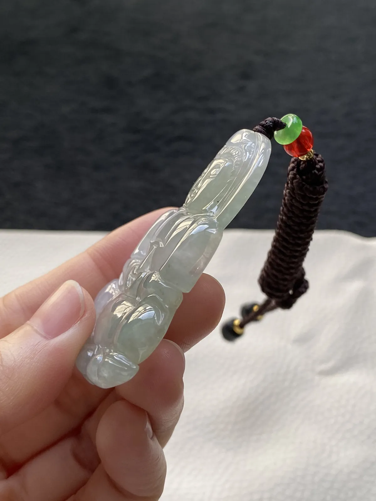 翡翠冰糯种白色吊坠，配珠未测