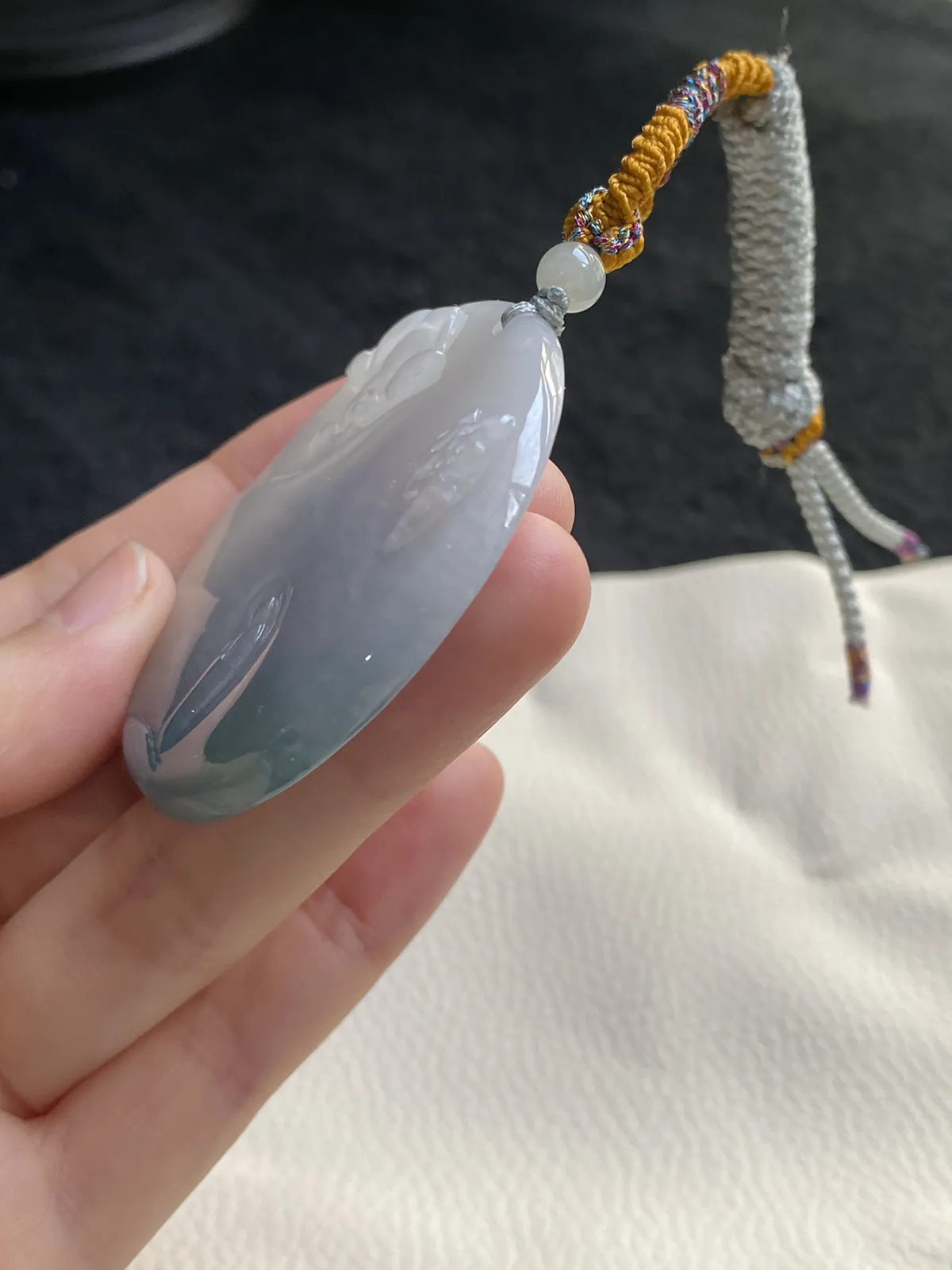 翡翠冰糯种白色山水牌，配珠未测