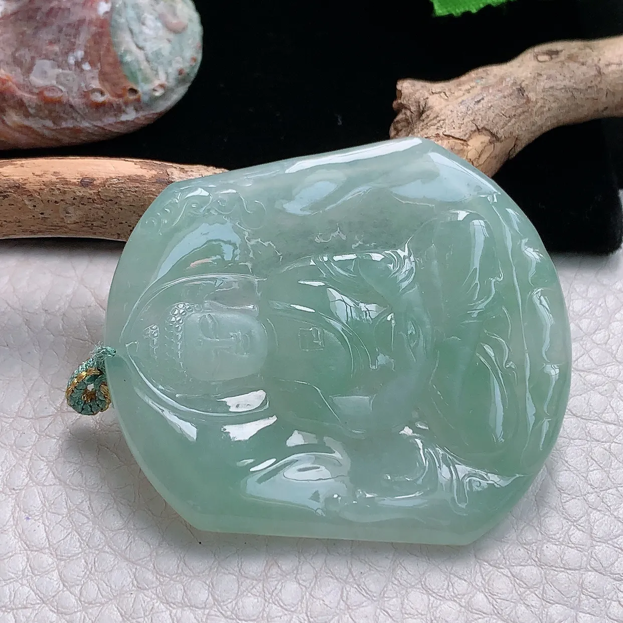 yn实拍53.3*47.8*4.6缅甸天然翡翠精雕冰晴大日如来佛祖玉吊坠 玉挂件