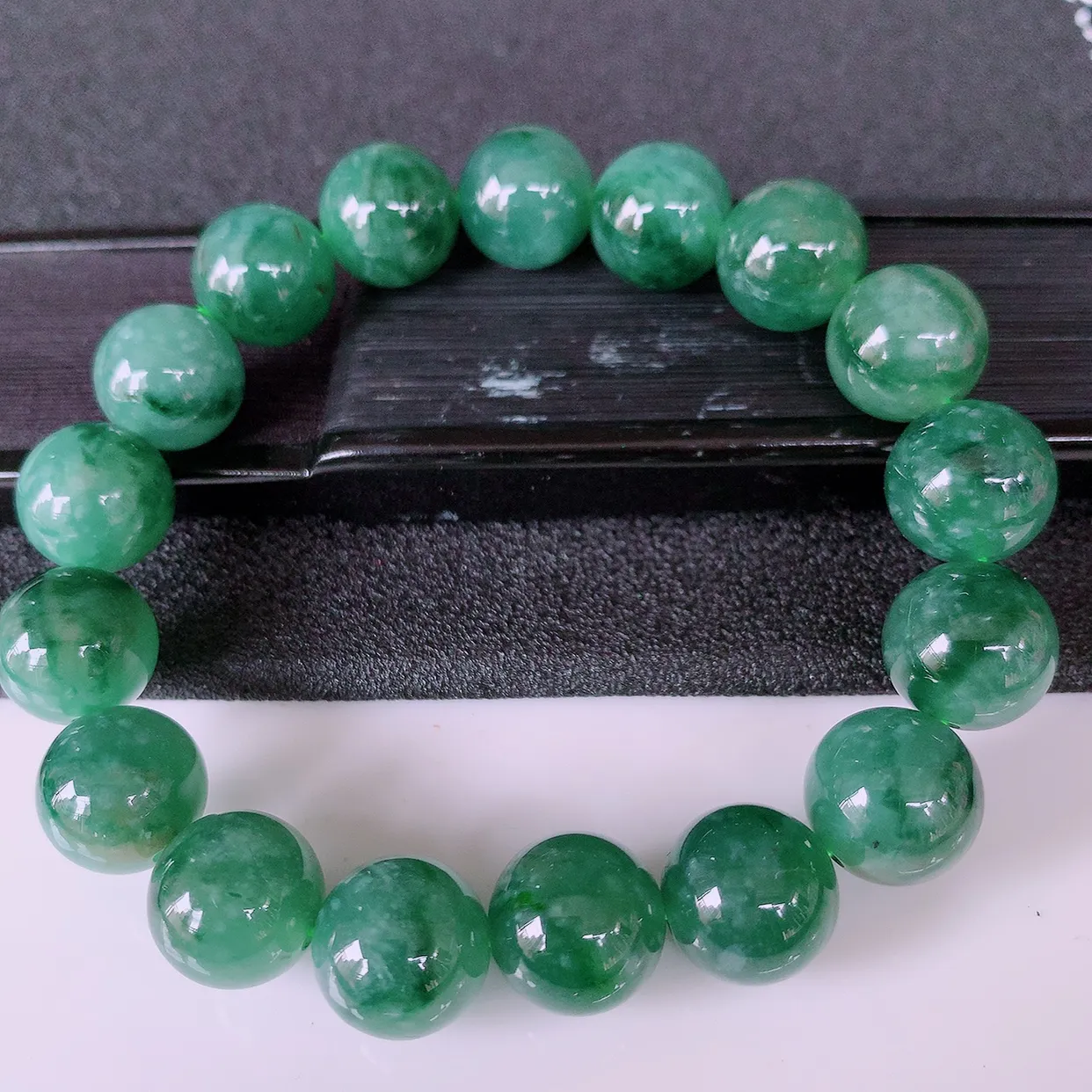 自然光实拍，冰润飘花翡翠手串手链，种老水足，冰清玉润  颜色漂亮  #001.1取一尺寸12