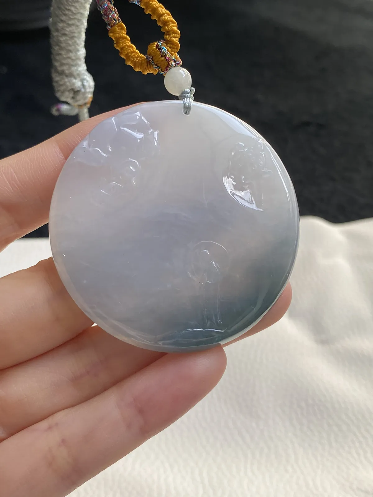 翡翠冰糯种白色山水牌，配珠未测