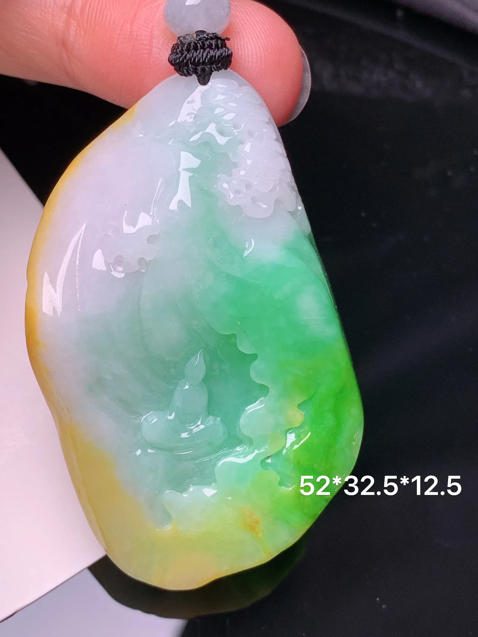 飘黄绿悟道玉质细腻 水润亮眼 色泽艳丽 整体尺寸52*32.5*12.5