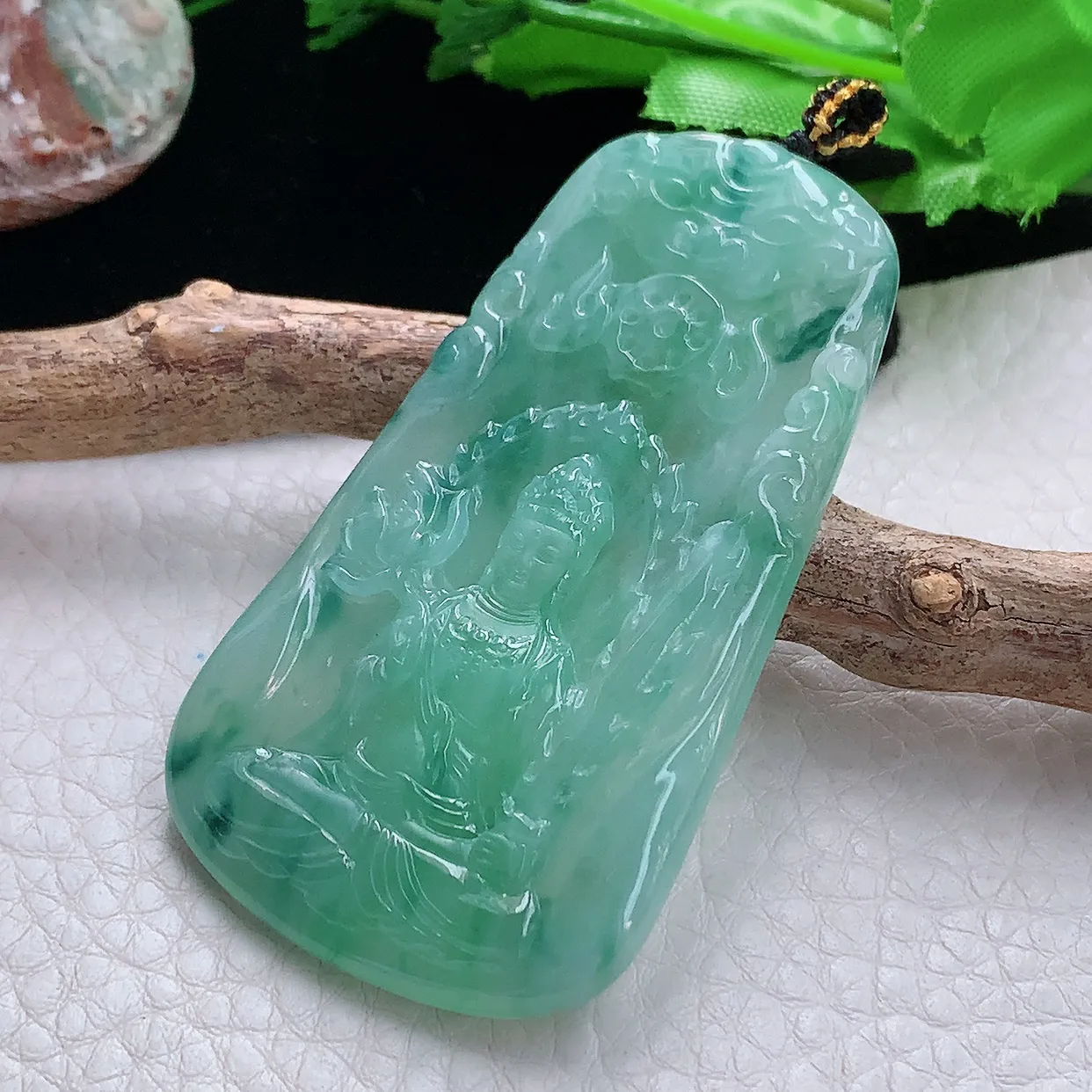 kh实拍65*36*5.5天然翡翠a货精雕满绿底飘花虚空藏玉吊坠生肖守护神玉坠