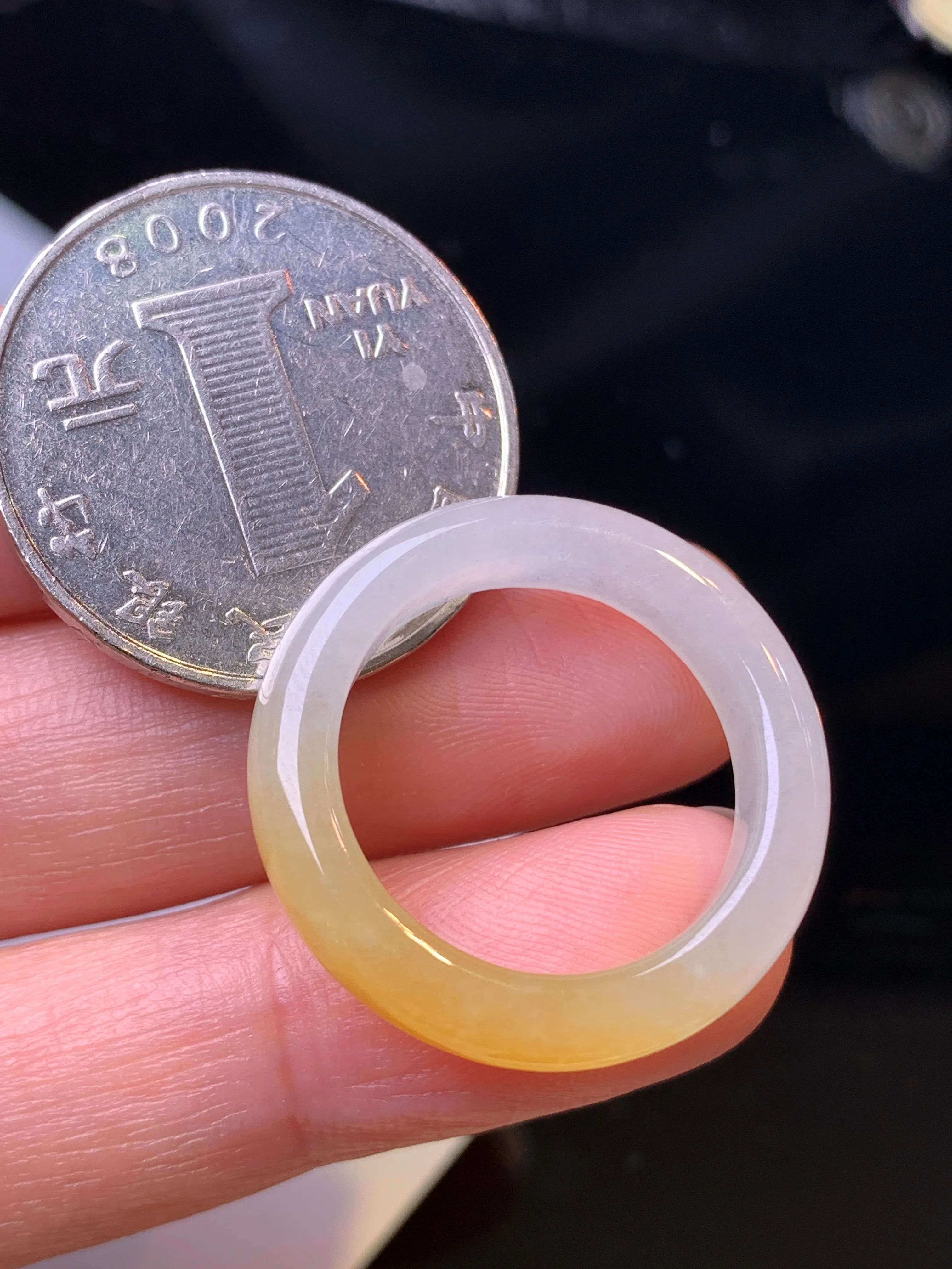 飘黄翡指环 玉质细腻 水润亮眼 色泽艳丽 圈口18 整体尺寸25.7*5.23.6