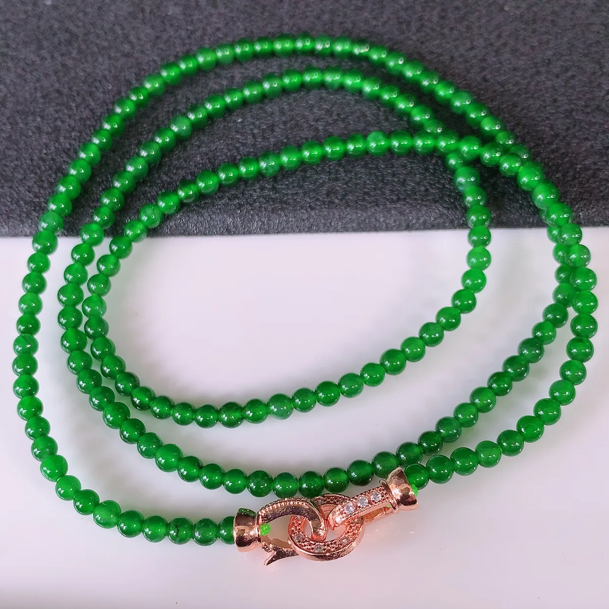 自然光实拍，冰种满绿翡翠圆珠项链  翡翠珠链 （装饰扣）玉质细腻  冰清玉润  颜色漂亮  #001.1取一尺寸3.5mm