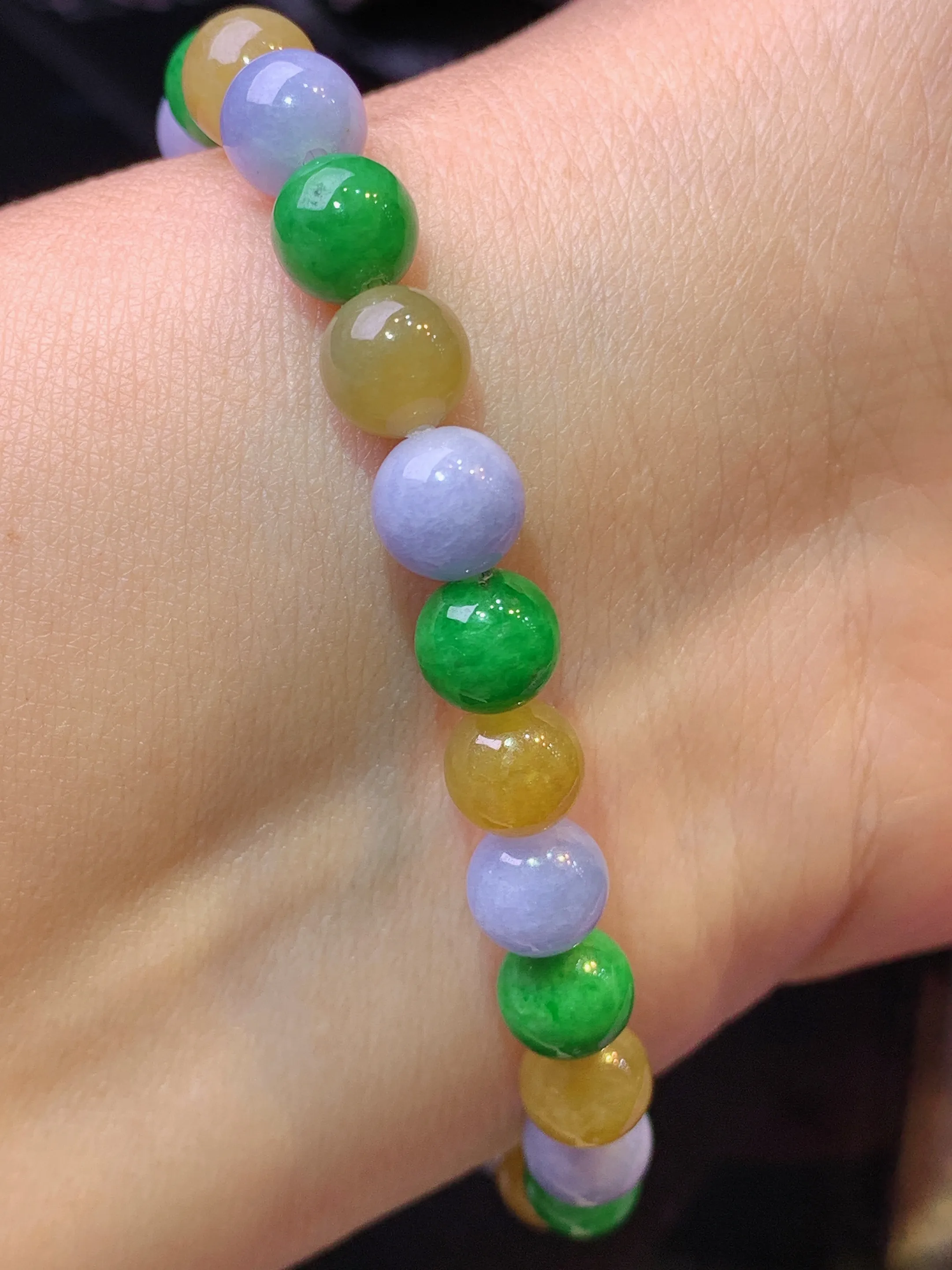 三色圆珠手链 玉质细腻 水润亮眼 色泽艳丽 整体尺寸6.6