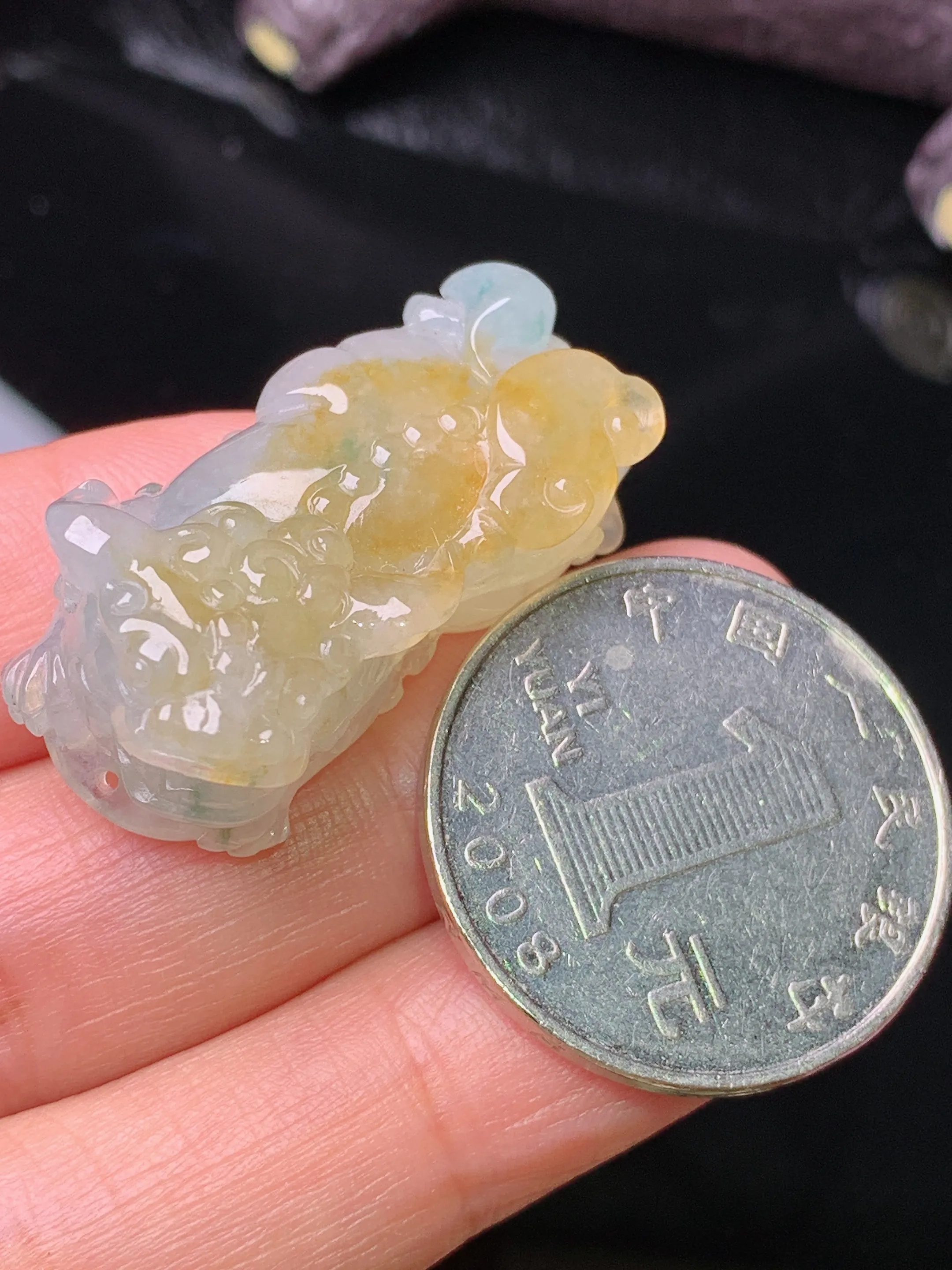 飘黄翡貔貅吊坠 玉质细腻 水润亮眼 色泽艳丽 整体尺寸33*15.5*12.5