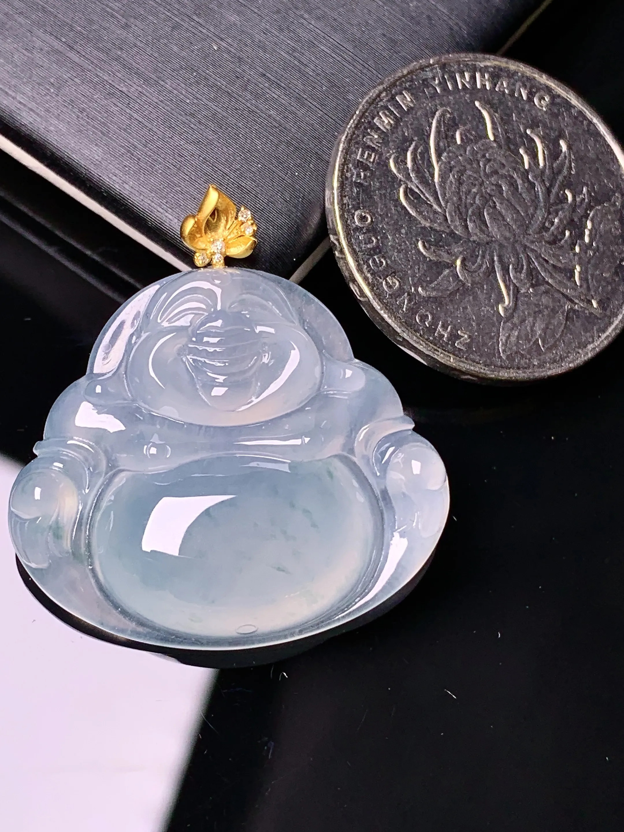 18k金镶嵌冰种佛公吊坠 玉质细腻 水润亮眼 色泽艳丽 整体尺寸30.6*29*6