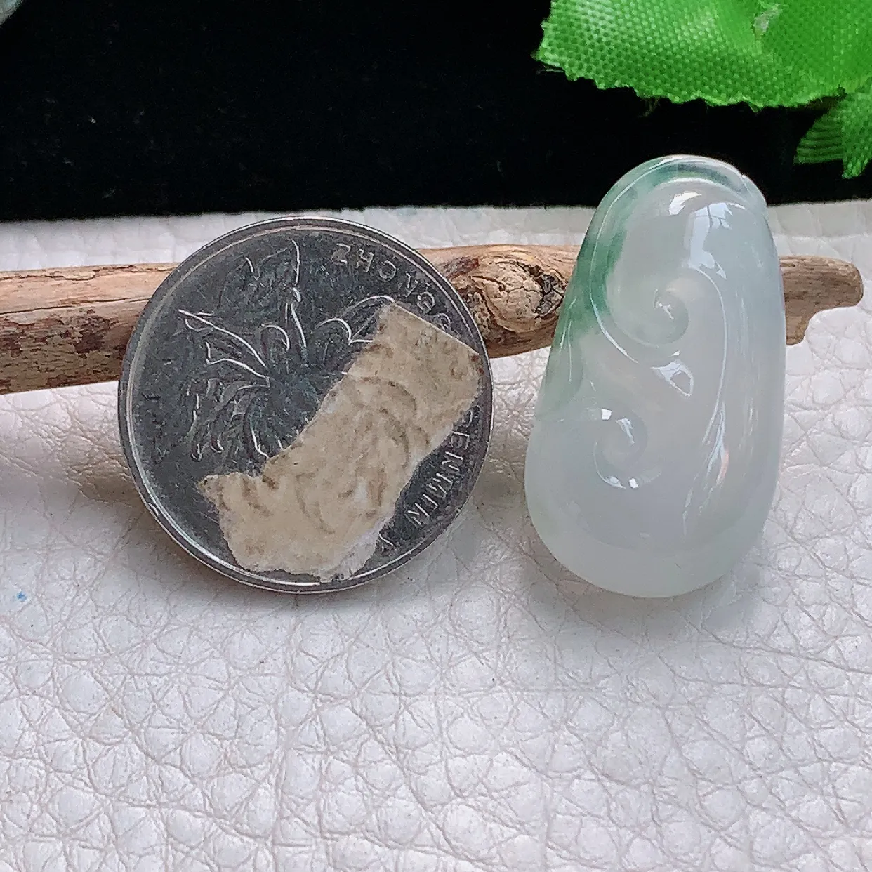 yn实拍29.5*17*6缅甸天然翡翠玉如意吊坠冰透精雕饱满如意玉坠