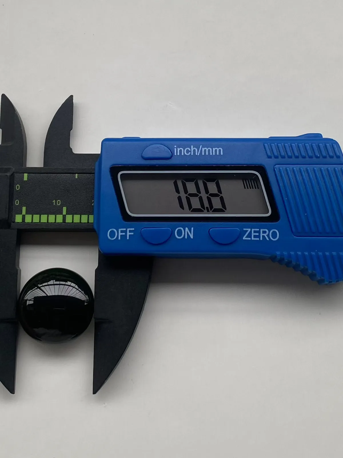 墨翠【蛋面】细腻干净，黑度好、性价比高，雕工精湛，打灯透绿‘