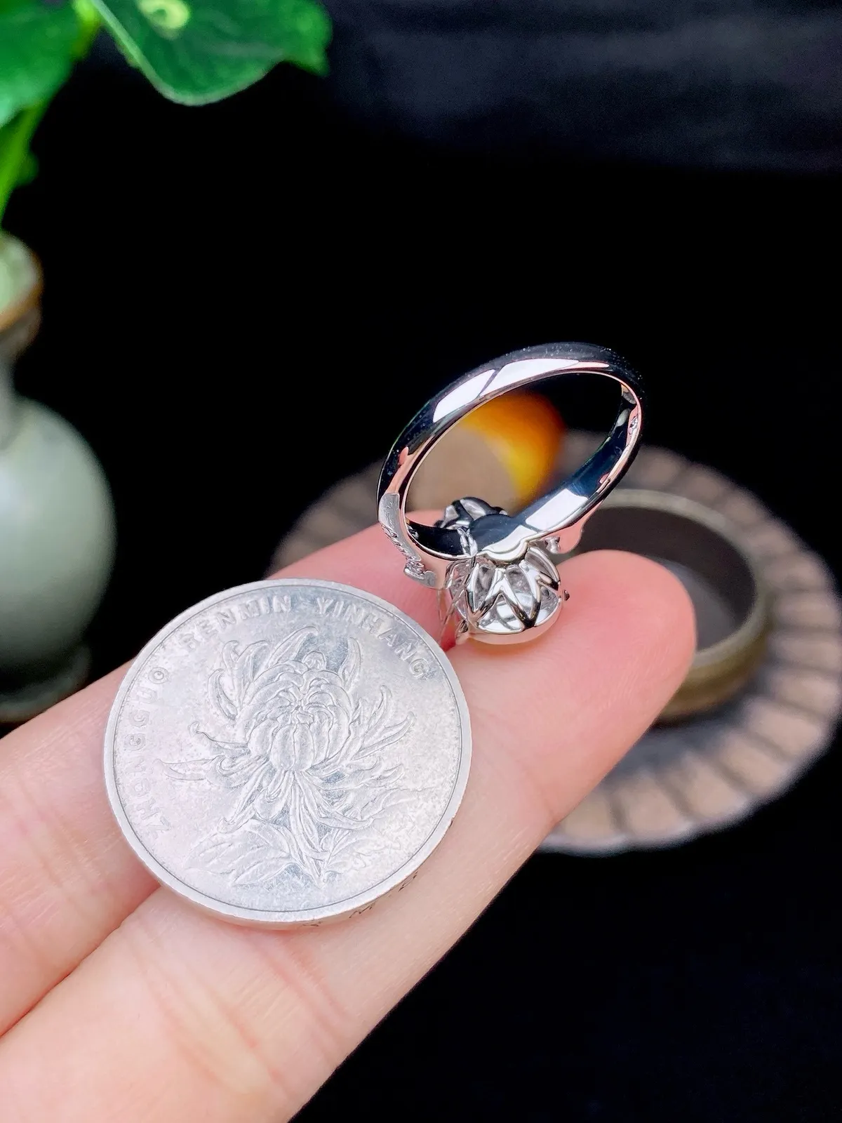 【冰种黄葫芦戒指】种水上乘，晶莹剔透，纯净通透，18k金钻精美镶嵌，裸石尺寸12.6*8.9*3.8毫米，圈口可改