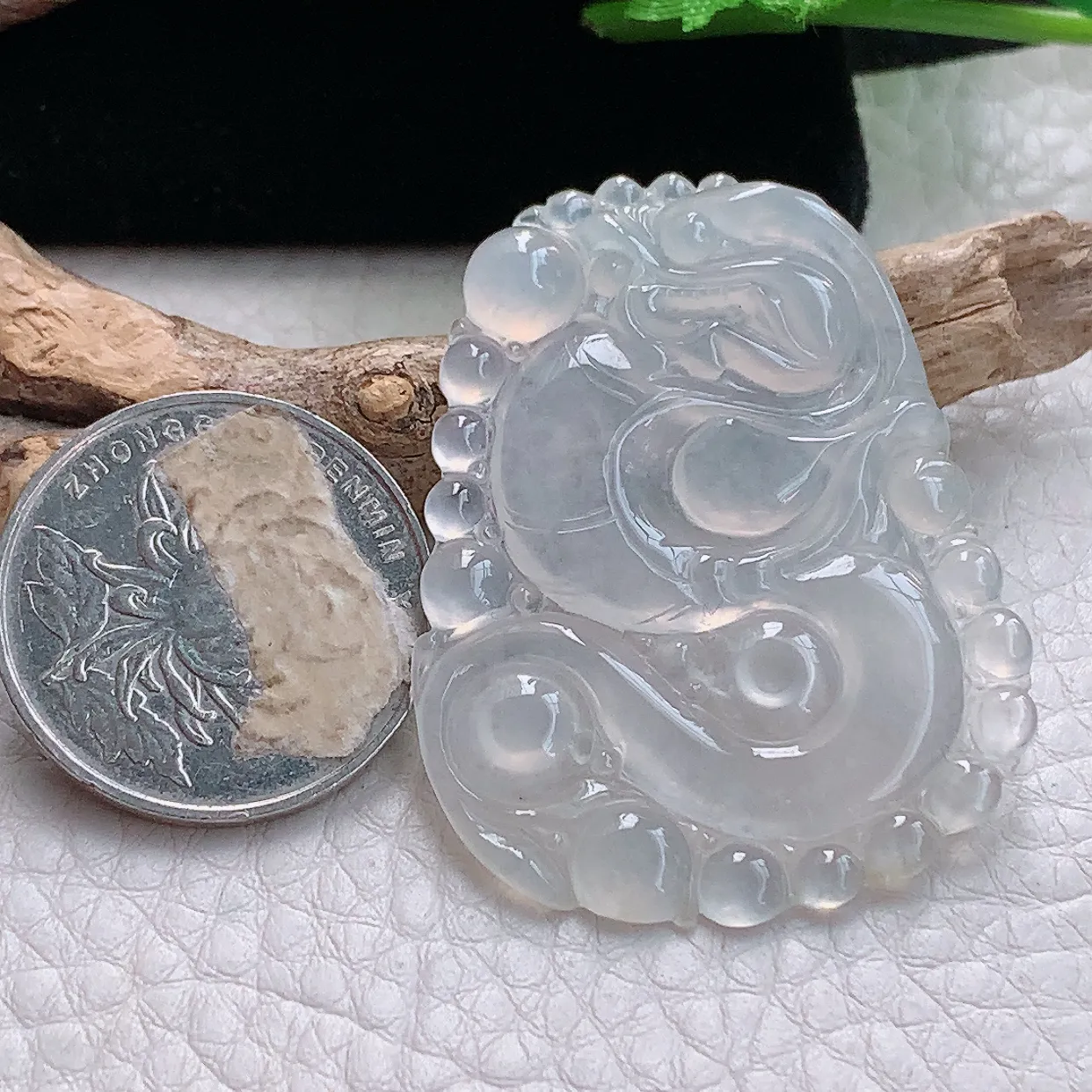 gp 实拍45.8*34.3*4.5缅甸天然翡翠冰种龙牌吊坠白冰龙珠精品玉坠