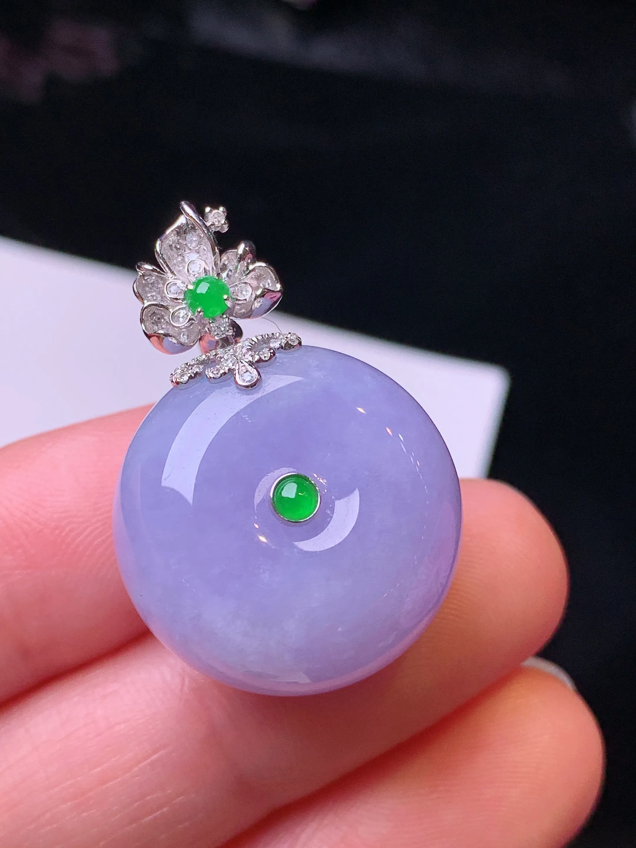 18k金钻镶嵌紫罗兰平安扣吊坠 玉质细腻 水润亮眼 色泽艳丽 整体尺寸29.3*20.2*12.8