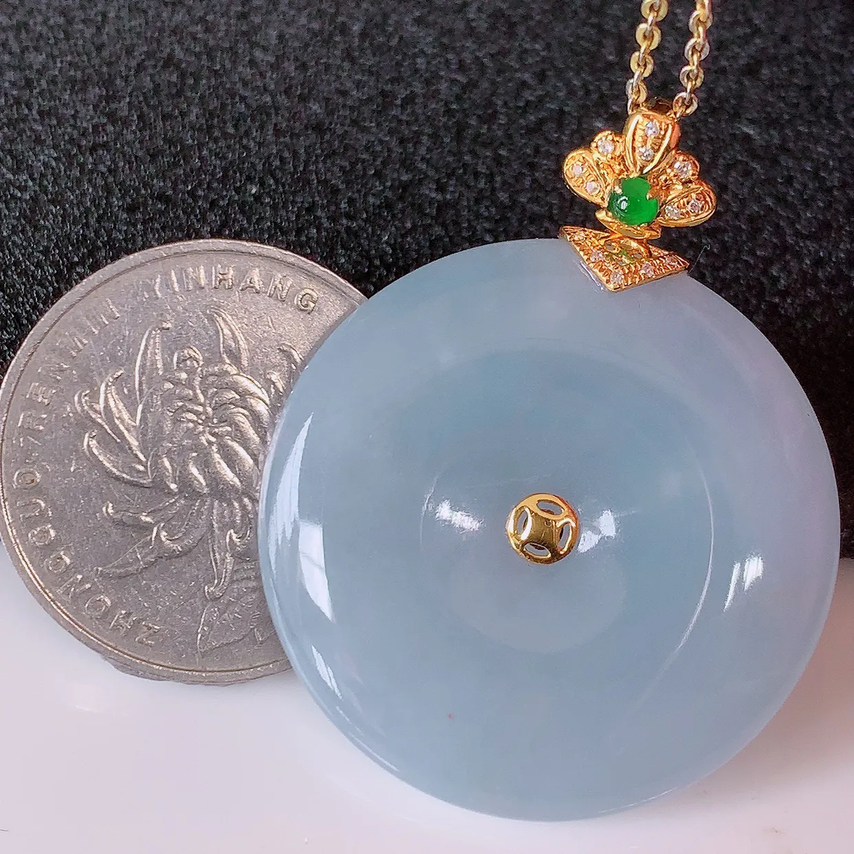 自然光实拍，18K金镶嵌水润紫罗兰翡翠平安扣吊坠，玉扣，冰润光泽，寓意平平安安，平安扣佩戴时尚漂亮！#00.9整体39.5*31.5*6.5裸石31.5*31.5