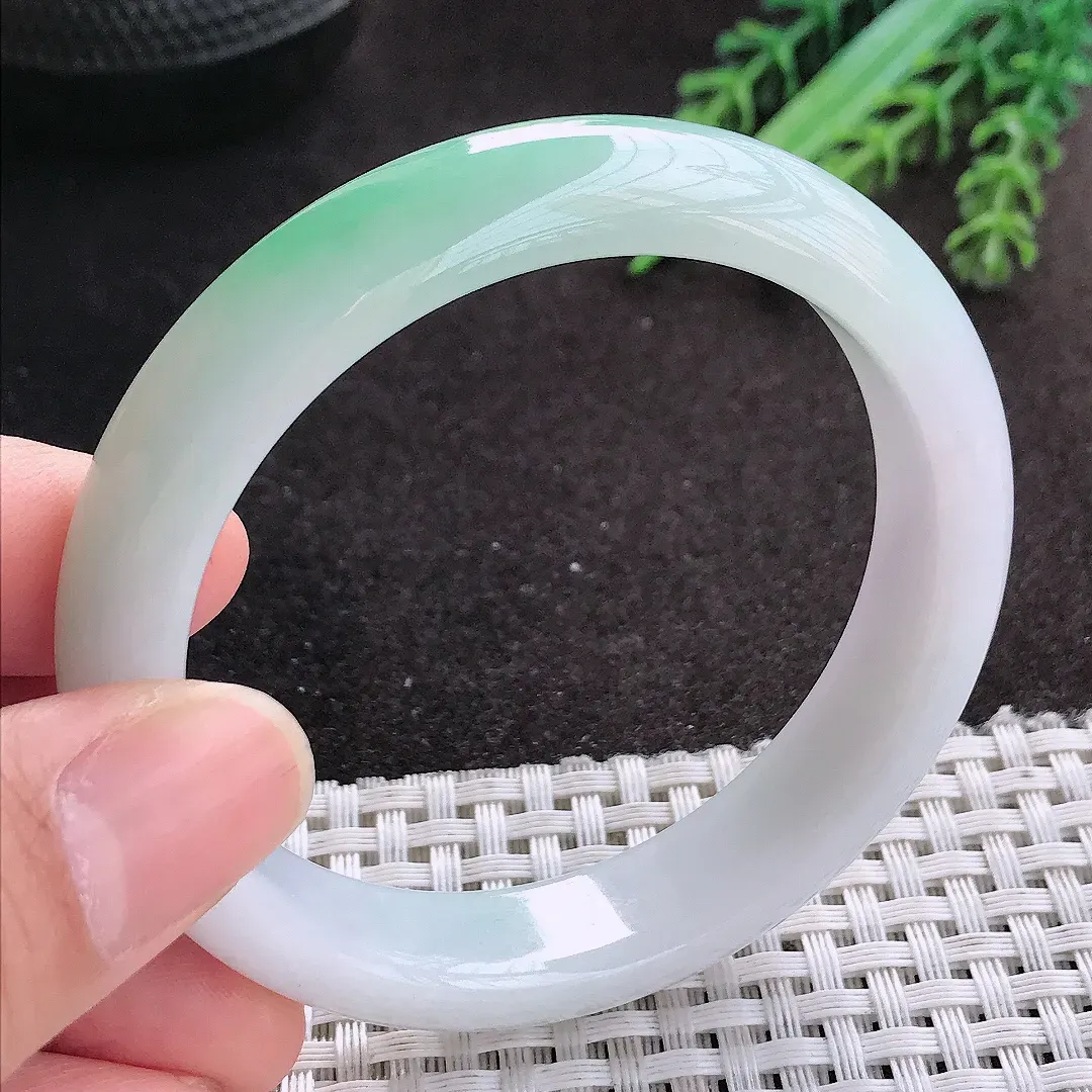 天然A货翡翠54.5/12.8/7.8老坑冰润起胶飘绿手镯宽边玉镯