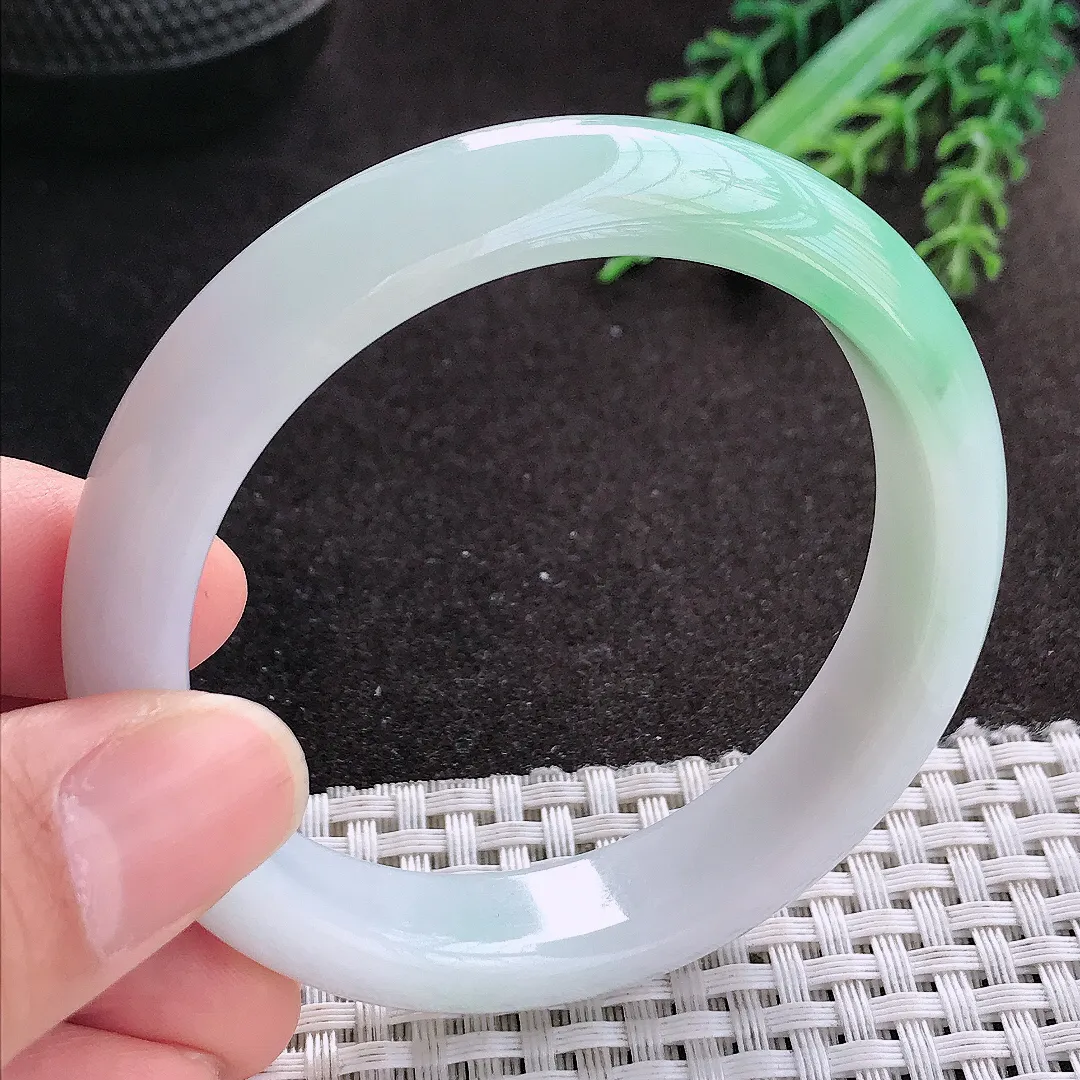 天然A货翡翠54.5/12.8/7.8老坑冰润起胶飘绿手镯宽边玉镯