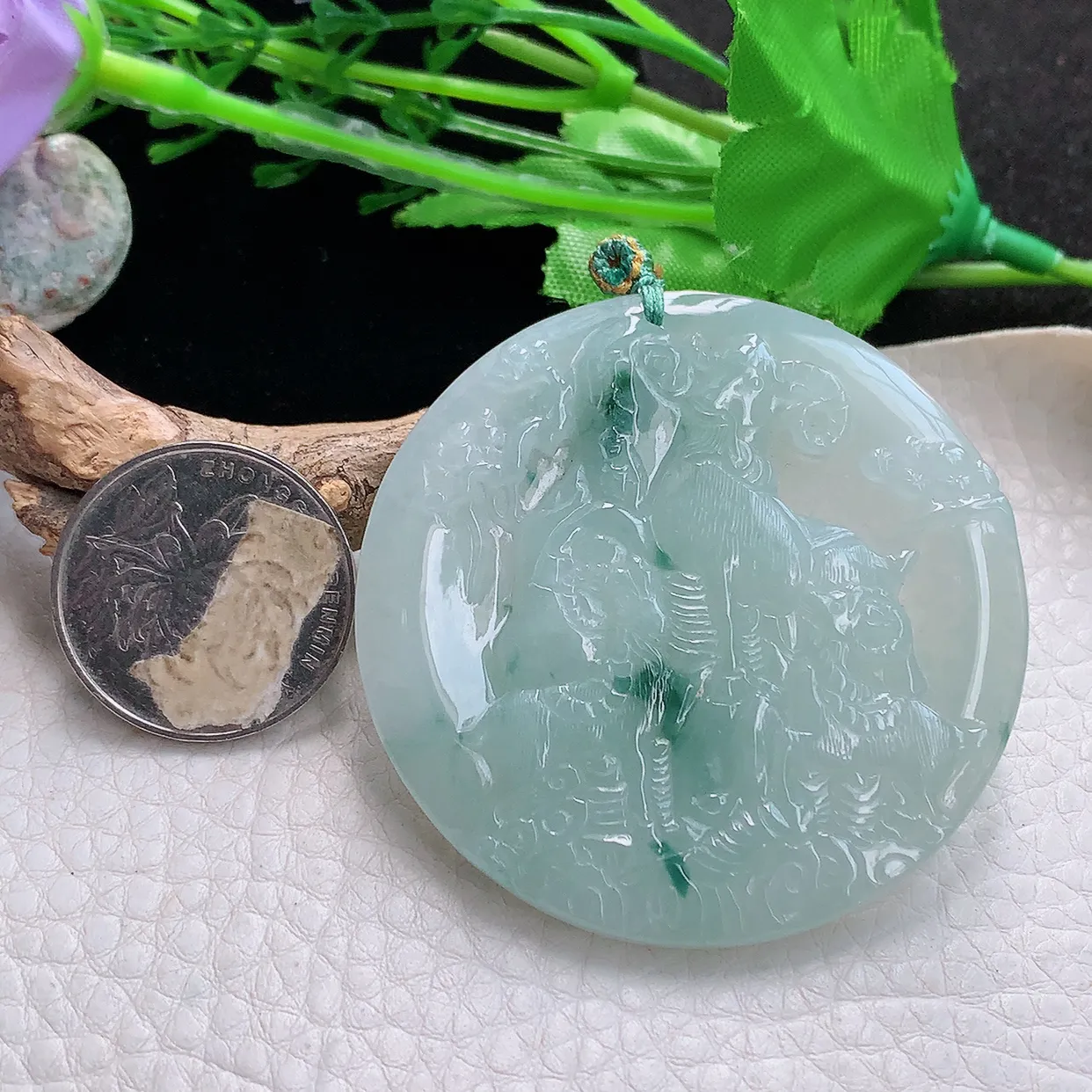 yn实拍54.2*5.8缅甸天然翡翠飘花生肖羊吊坠三羊开泰玉坠