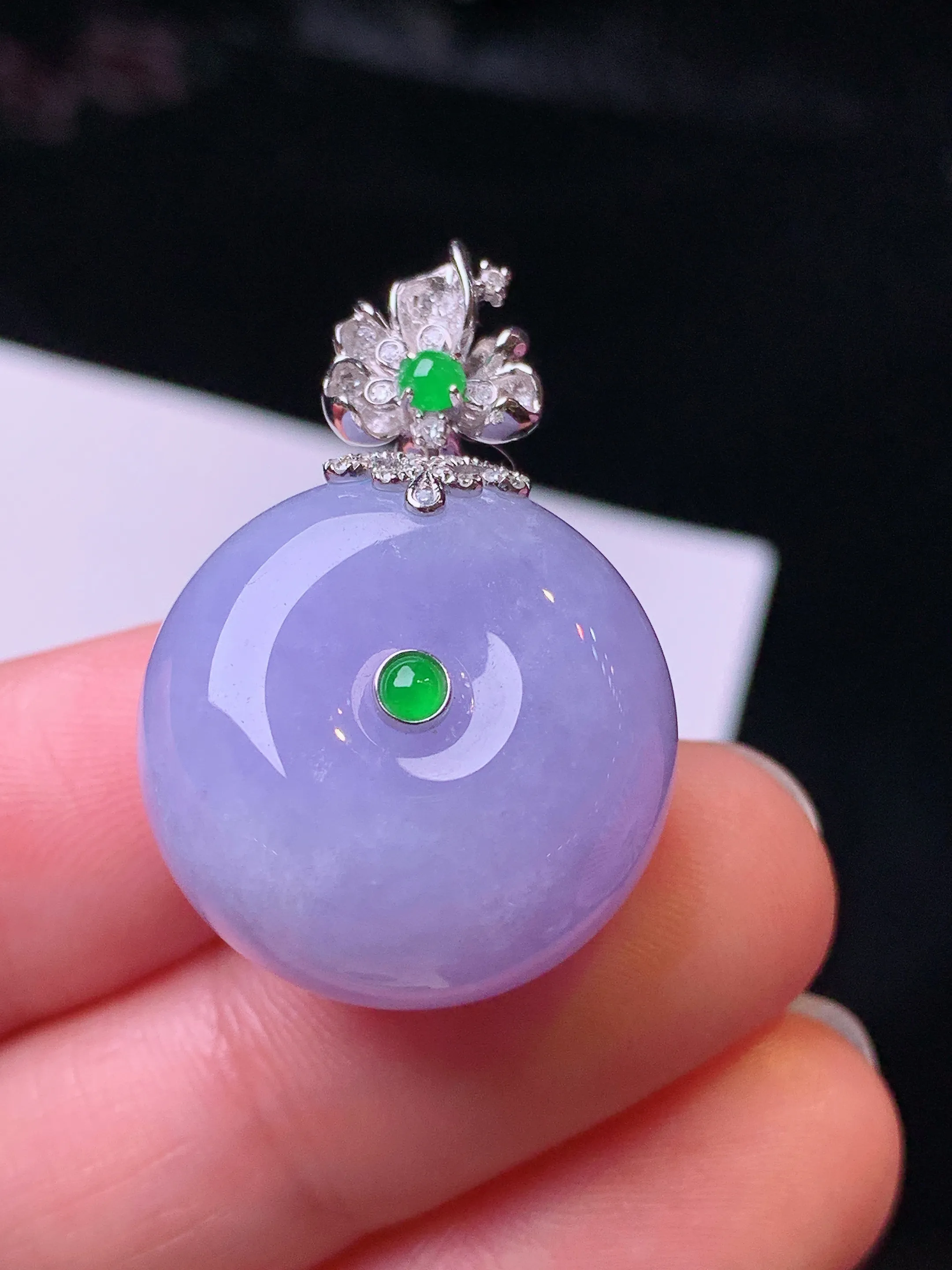 18k金钻镶嵌紫罗兰平安扣吊坠 玉质细腻 水润亮眼 色泽艳丽 整体尺寸29.3*20.2*12.8