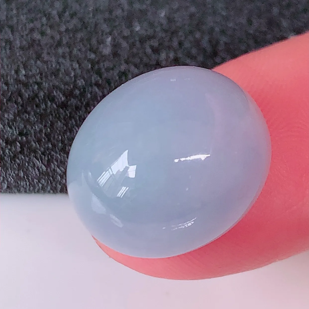 自然光实拍，大颗紫罗兰翡翠蛋面，戒面，紫罗兰时‮大尚‬方，款式经典，紫罗兰，佩戴优雅高贵上档次！#00.9尺寸17*14.5*9.6.mm