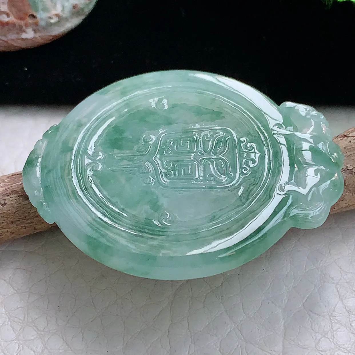 ktj实拍47.8*39.3*4.5天然翡翠a货怀古雕飘花玉佩玉吊坠