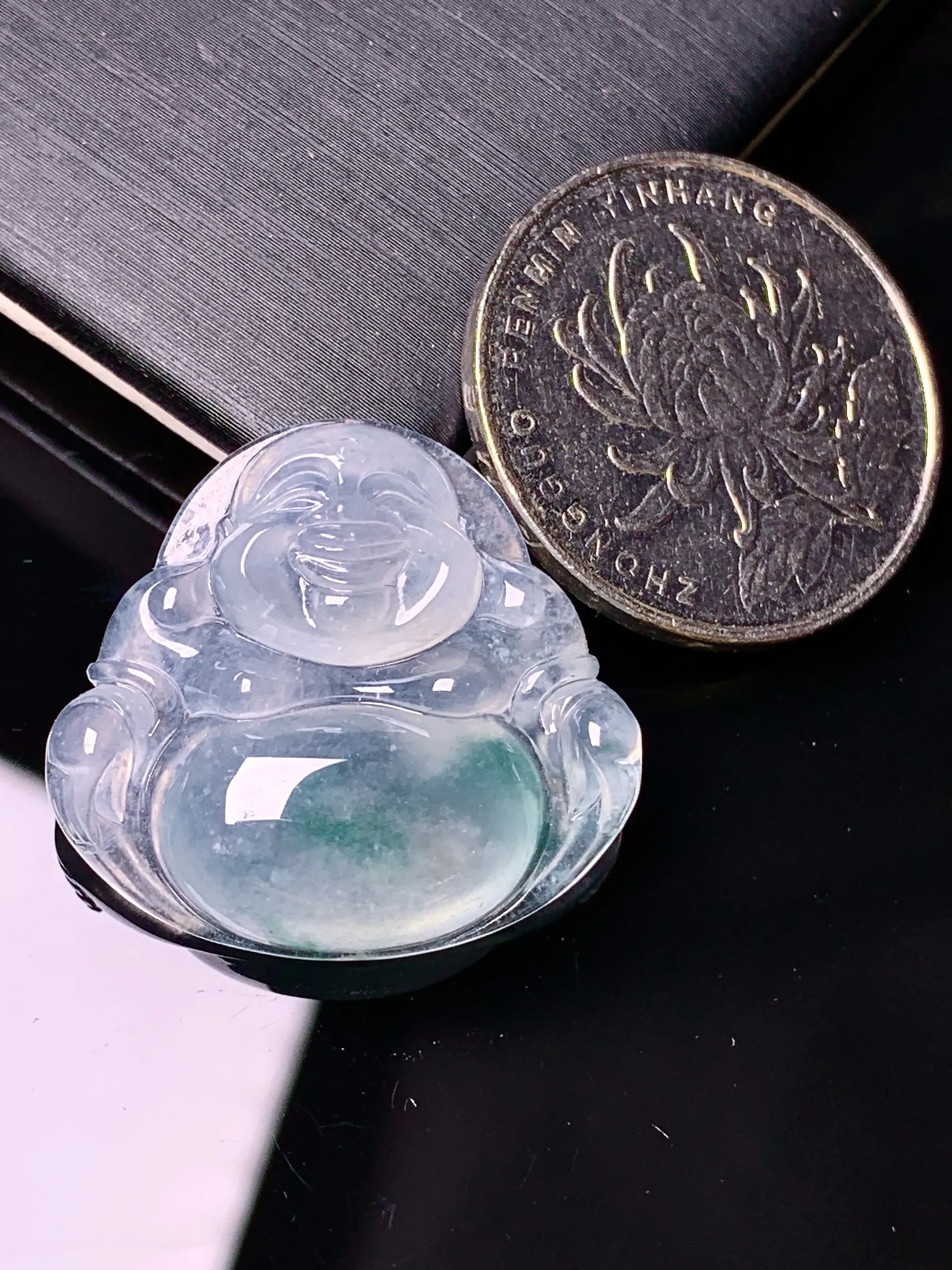 冰种佛公吊坠 玉质细腻 水润亮眼 色泽艳丽 整体尺寸24.3*26.5*6