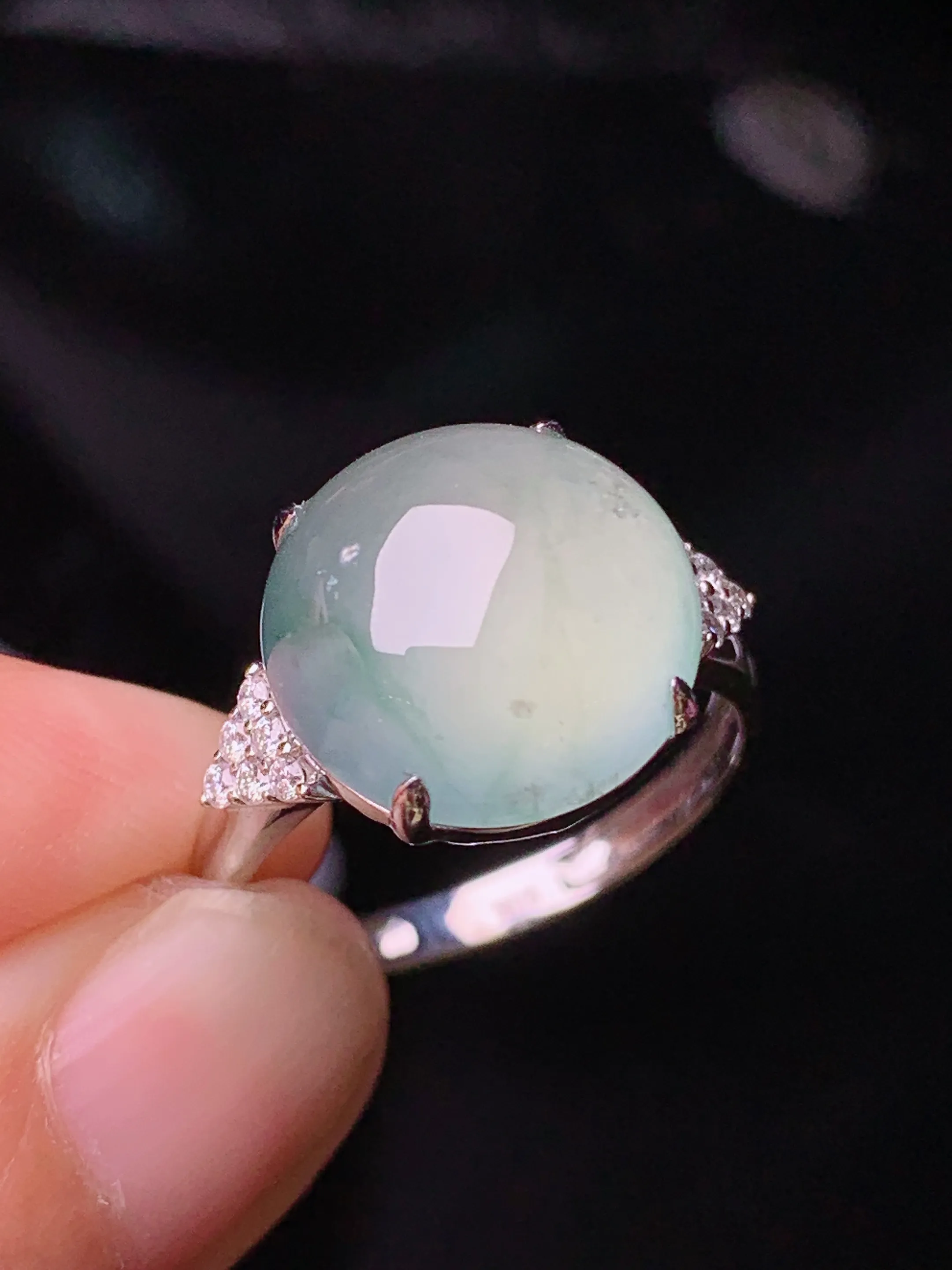 18k金钻镶嵌冰种蛋面吊坠 玉质细腻 水润亮眼 色泽艳丽 圈口14.5 整体尺寸12.5*7.5