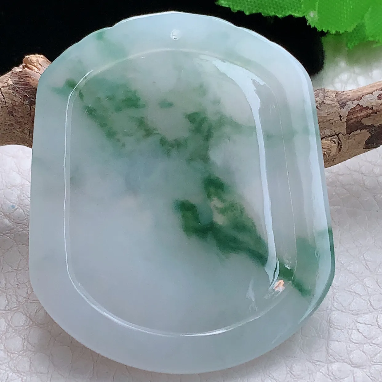 kh实拍51*42.6*4.5天然翡翠a货精雕飘花招财鼠玉吊坠生肖鼠玉坠