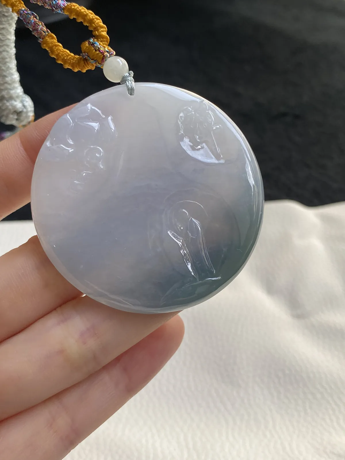 翡翠冰糯种白色山水牌，配珠未测