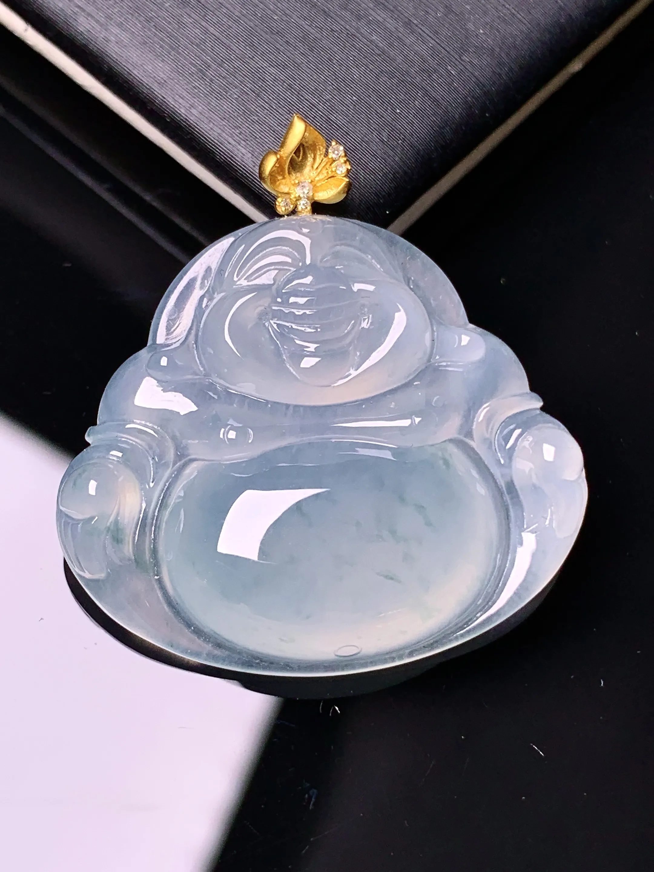 18k金镶嵌冰种佛公吊坠 玉质细腻 水润亮眼 色泽艳丽 整体尺寸30.6*29*6