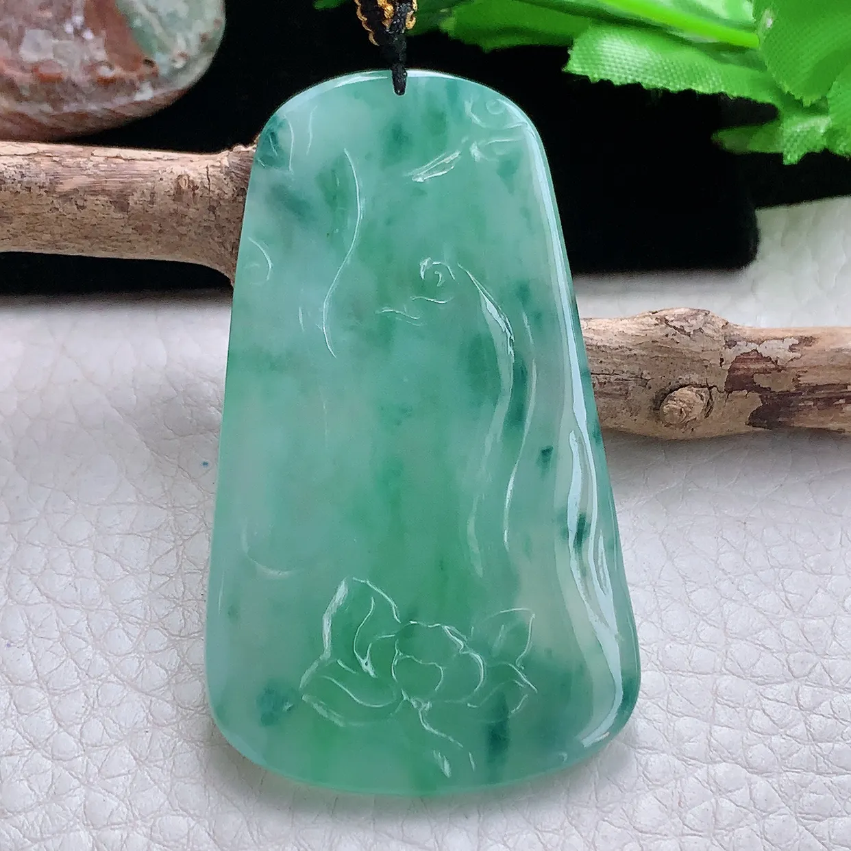 kh实拍65*36*5.5天然翡翠a货精雕满绿底飘花虚空藏玉吊坠生肖守护神玉坠