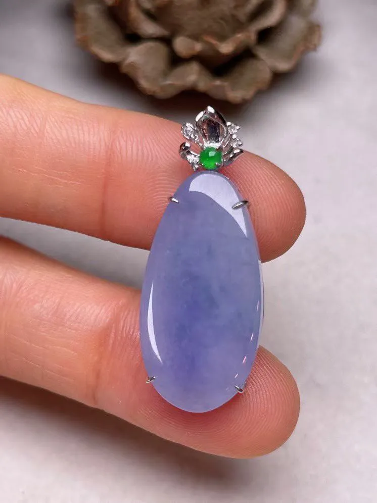 冰糯种紫罗兰平安无事牌吊坠、真金真钻镶嵌，种水好，玉质细腻 .裸石尺寸 26.2*12.9