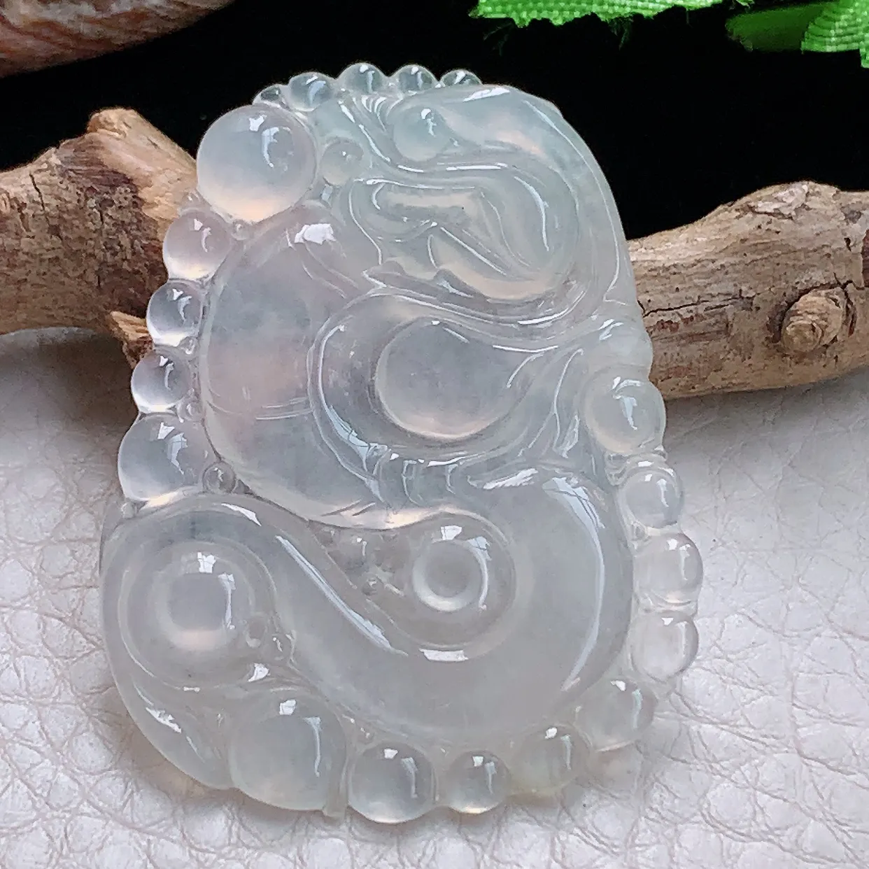 gp 实拍45.8*34.3*4.5缅甸天然翡翠冰种龙牌吊坠白冰龙珠精品玉坠