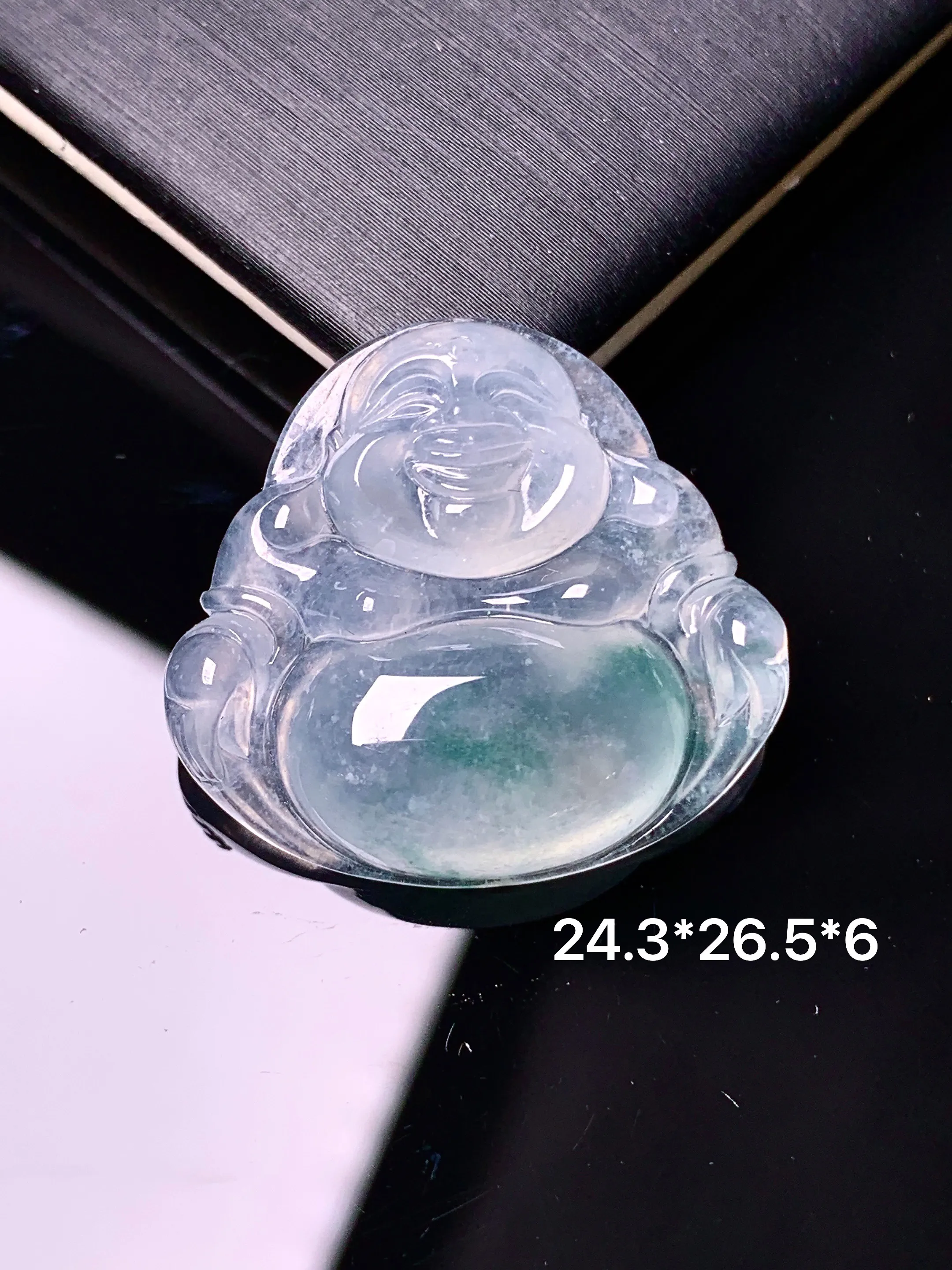 冰种佛公吊坠 玉质细腻 水润亮眼 色泽艳丽 整体尺寸24.3*26.5*6