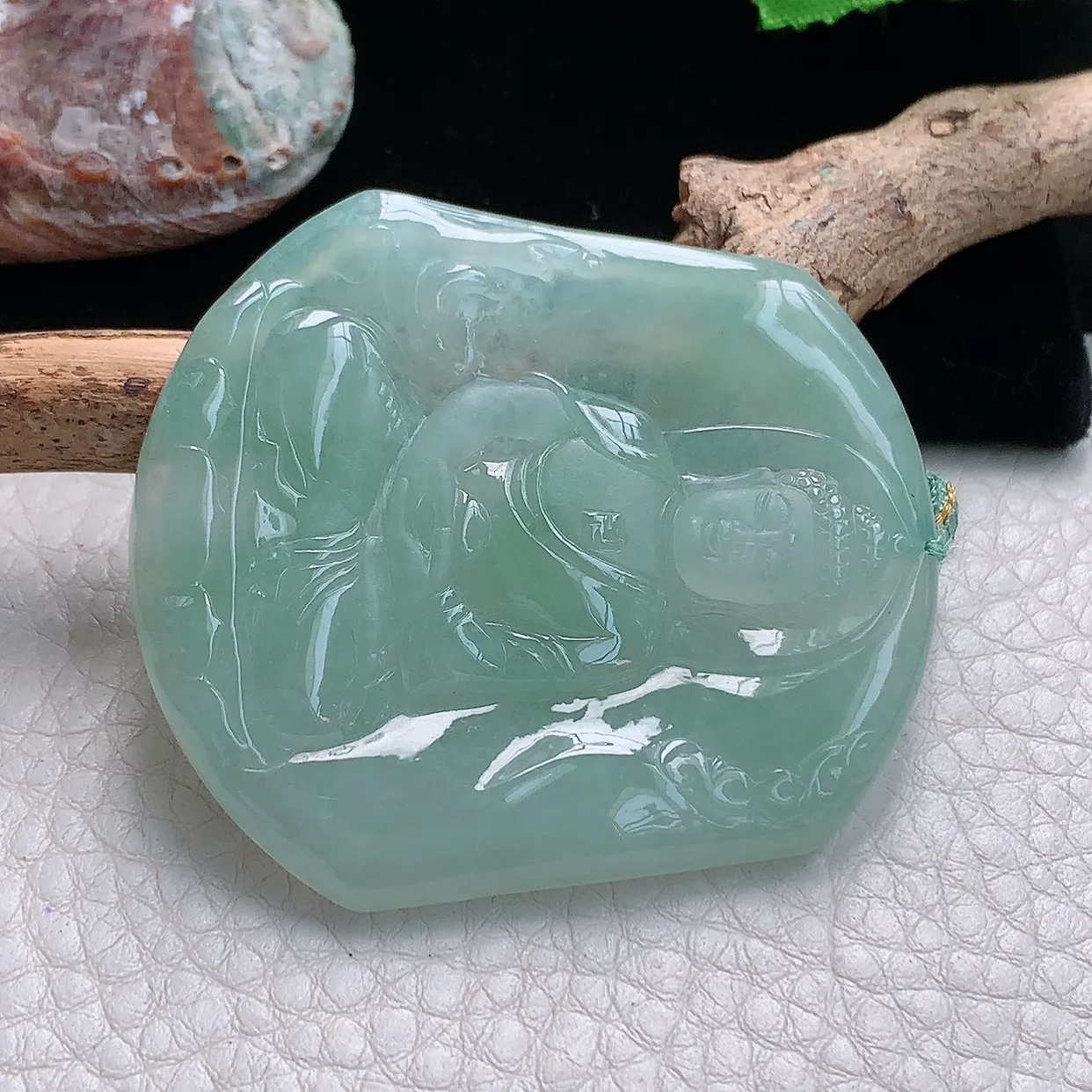 yn实拍53.3*47.8*4.6缅甸天然翡翠精雕冰晴大日如来佛祖玉吊坠 玉挂件