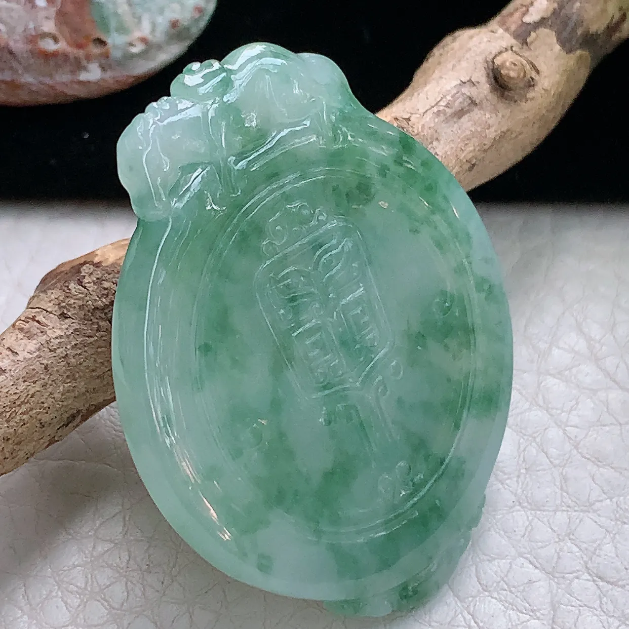 ktj实拍47.8*39.3*4.5天然翡翠a货怀古雕飘花玉佩玉吊坠