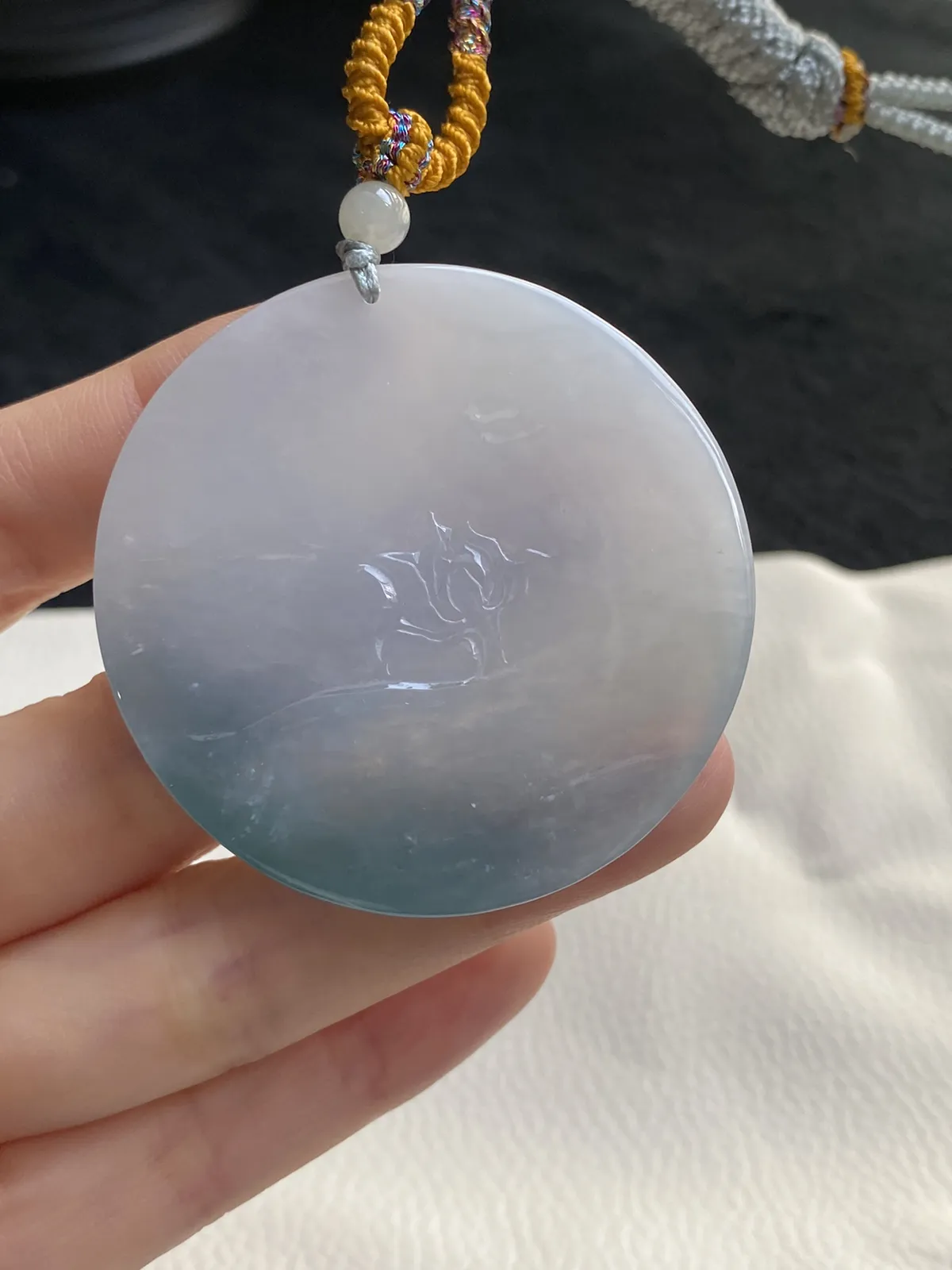 翡翠冰糯种白色山水牌，配珠未测